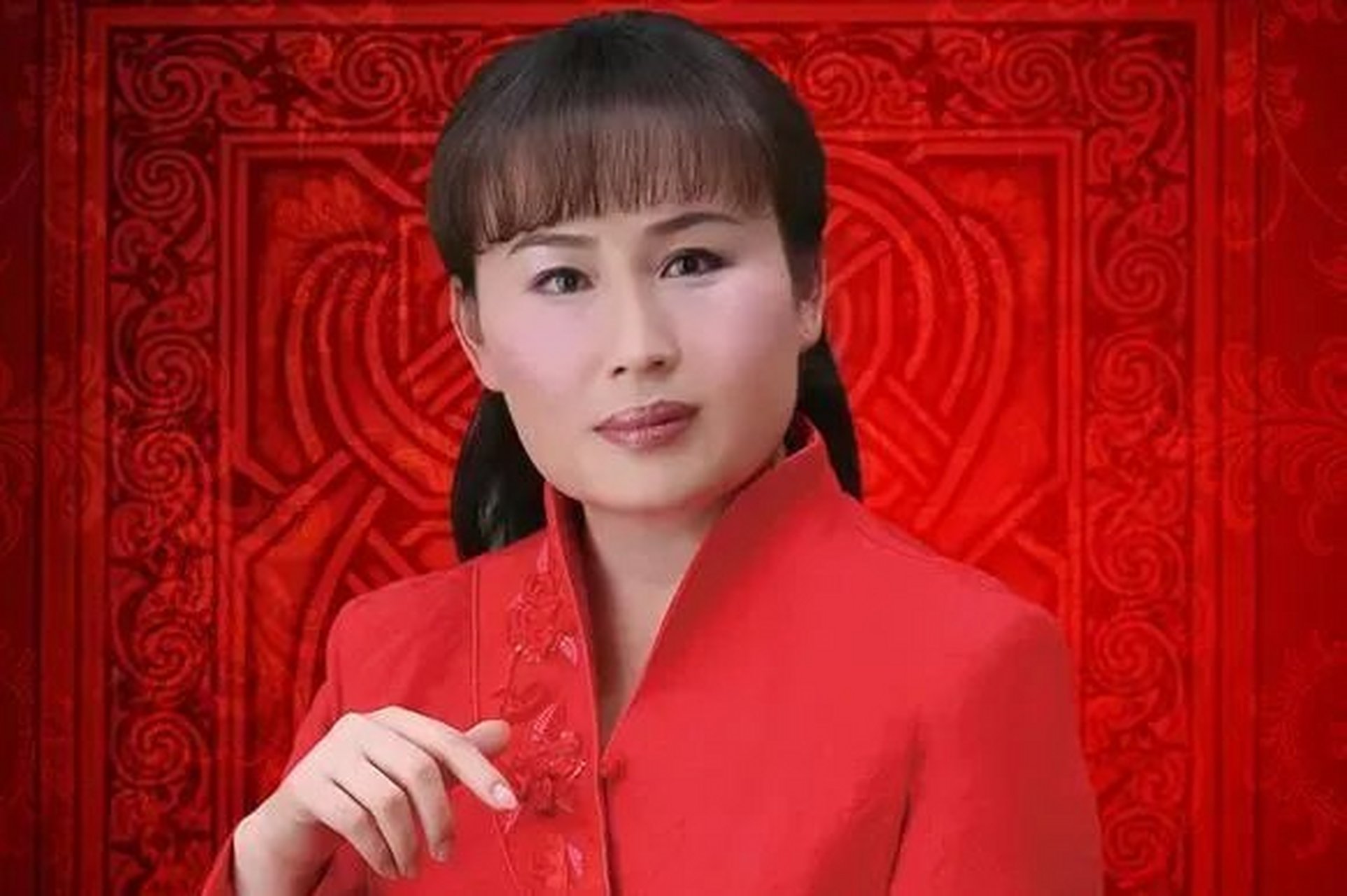 刘琼:1965年出生于云南文山州广南县,一心堂联合创始人,圣爱中医馆