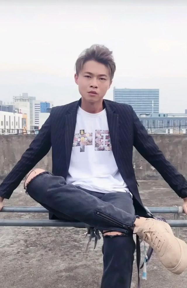 广西贺州市最新富豪揭晓: 许华升,1993年生,贺州昭平人,快手直播平台