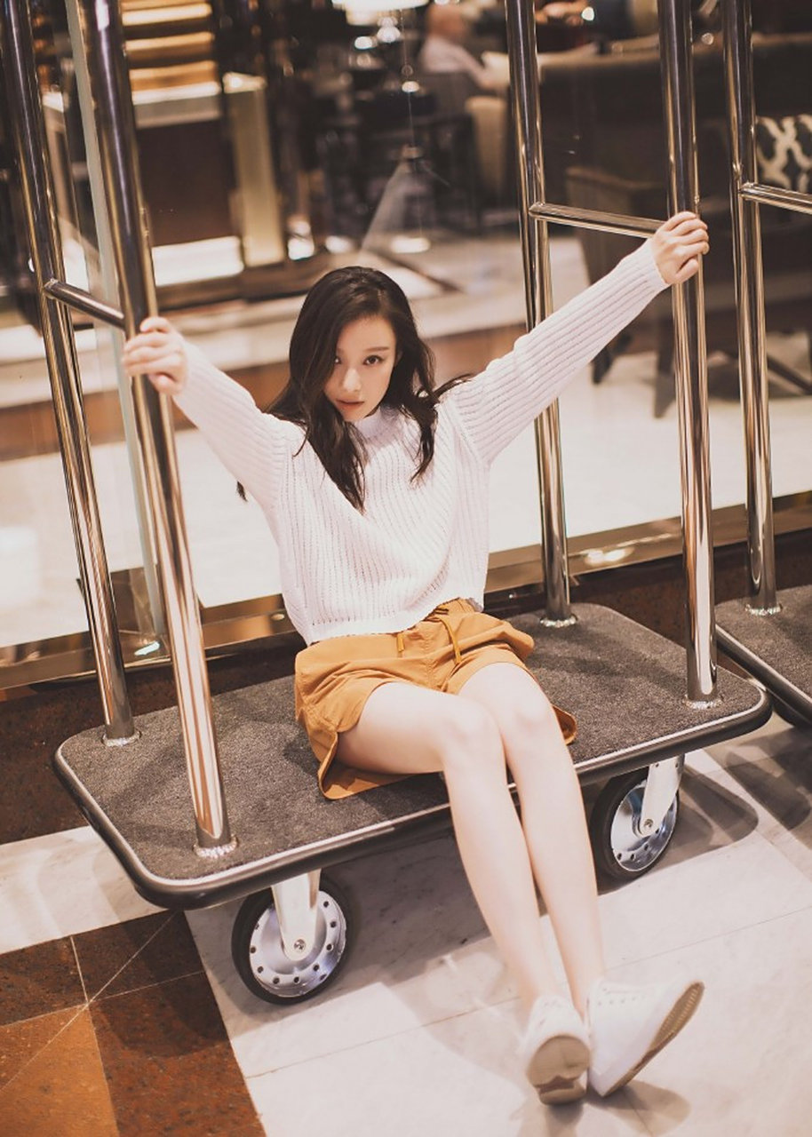 倪妮,1988年生于江苏南京,毕业于中国传媒大学南广学院,身高170cm