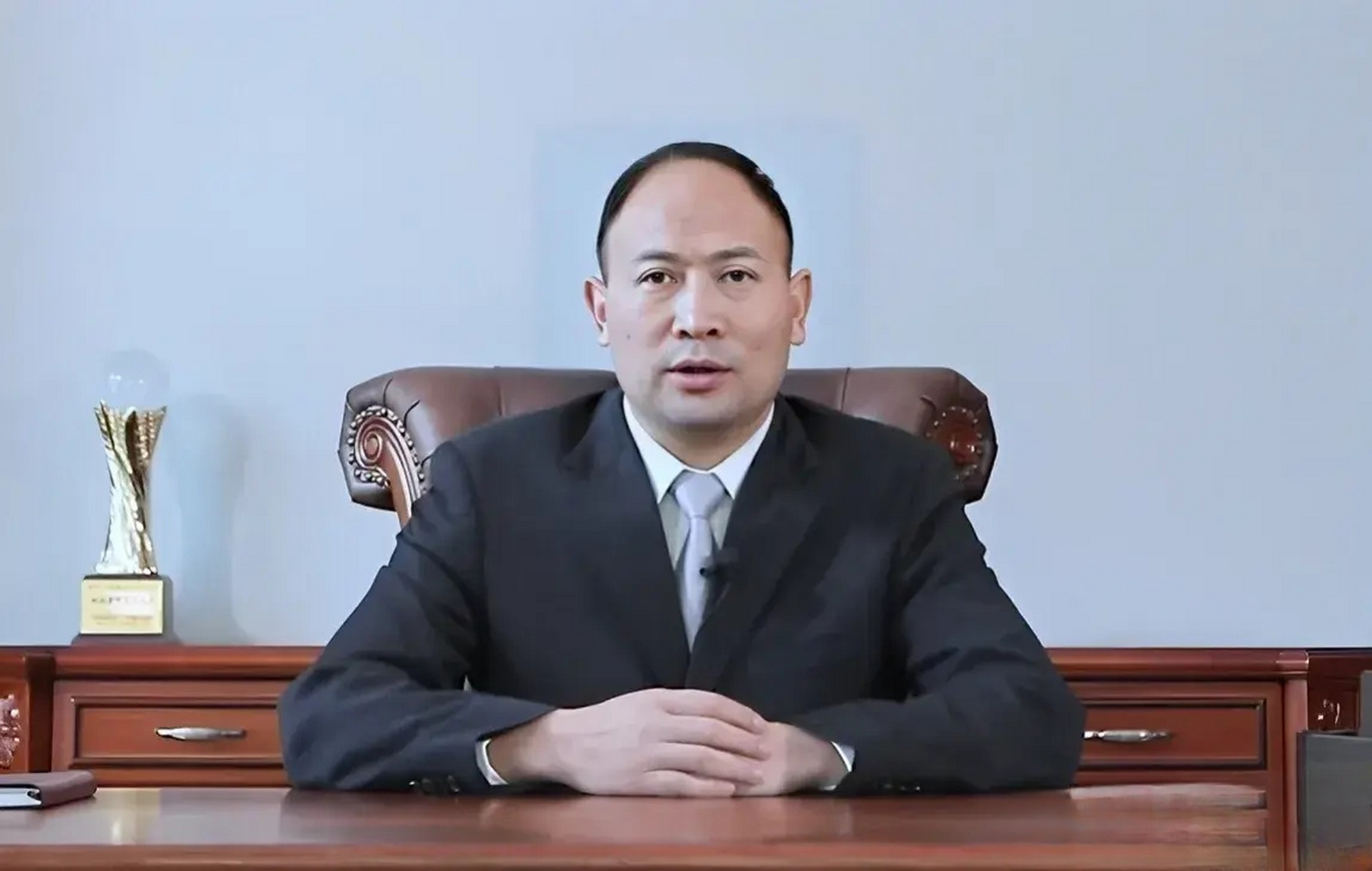 目前个人身价110亿,荣登攀枝花首富宝座.