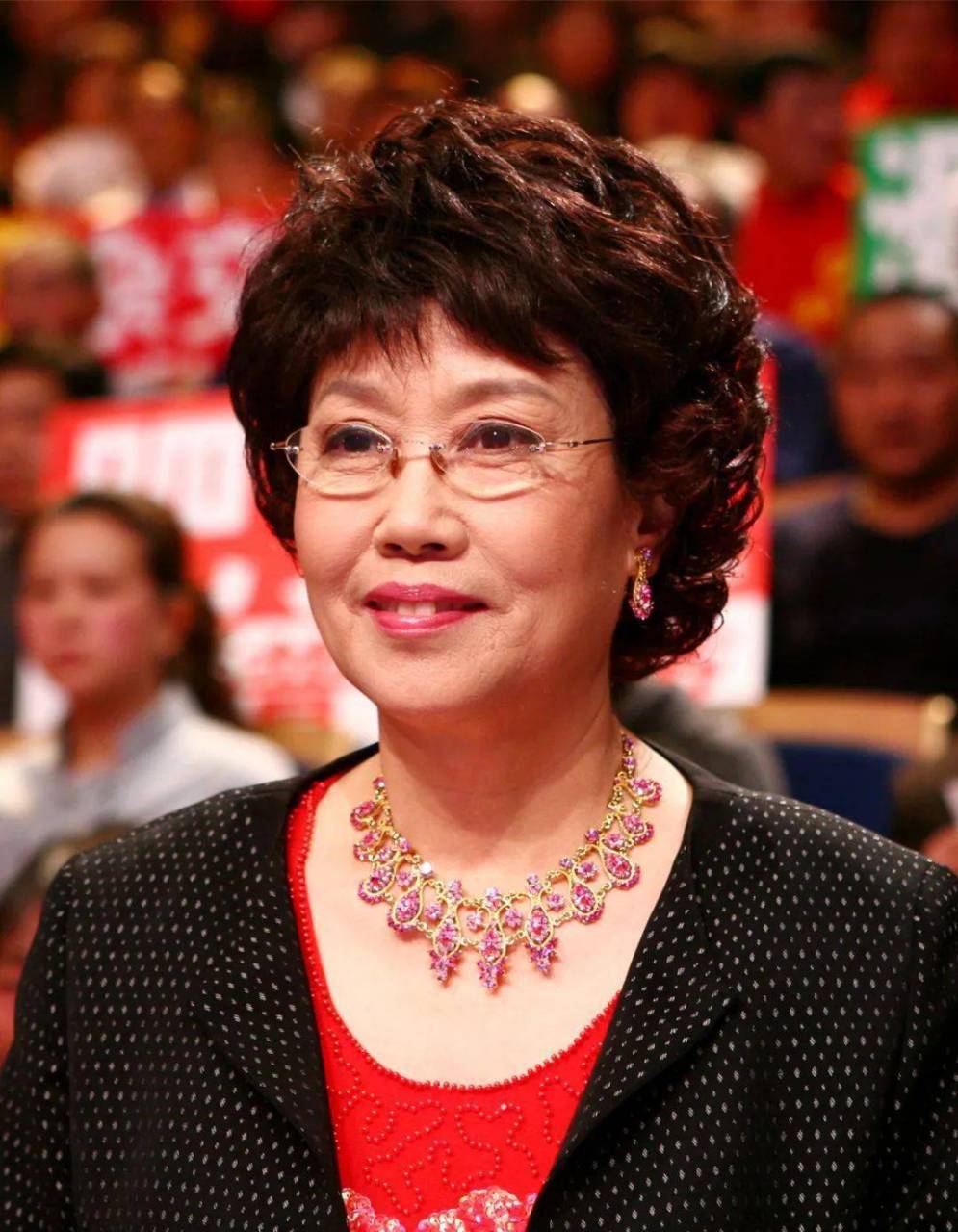 河南省长葛市著名豫剧表演艺术家揭晓: 张宝英,女,1940年12月1日出生