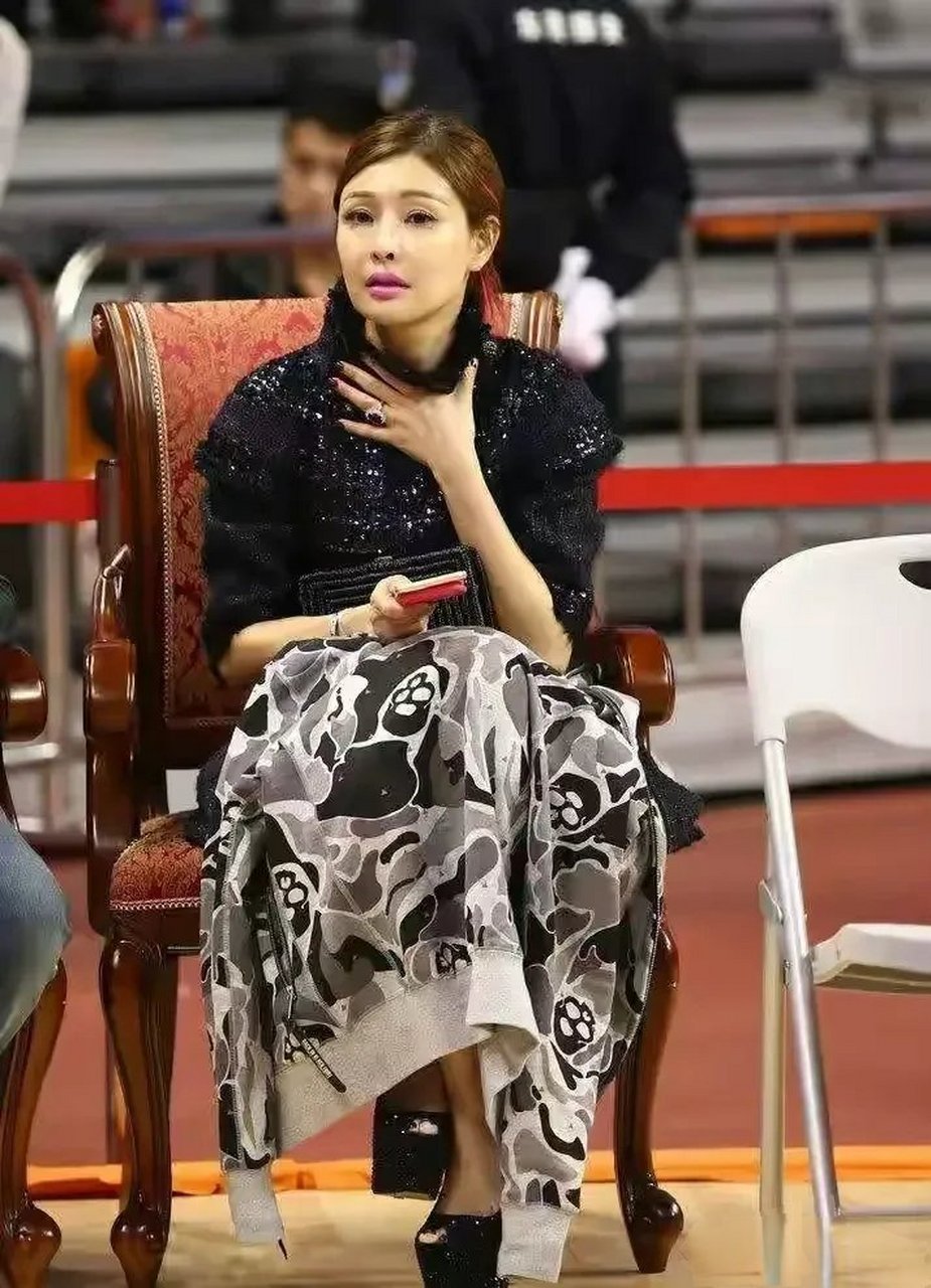 吴迪是宏远集团董事长陈海涛妻子