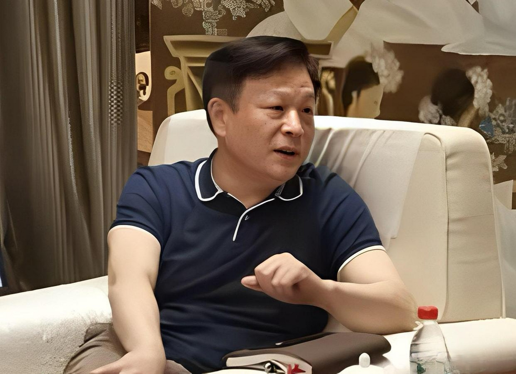 吴明武,1967年生于莆田城厢,中专学历,山鹰国际董事长