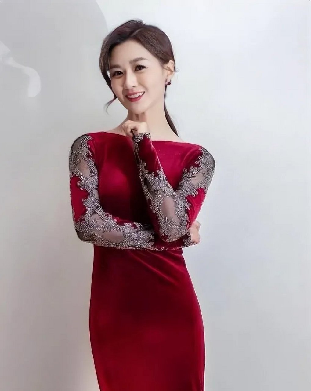 辽宁省沈阳市著名主持人揭晓: 陈密,女,出生于1986年11月14日,身高165