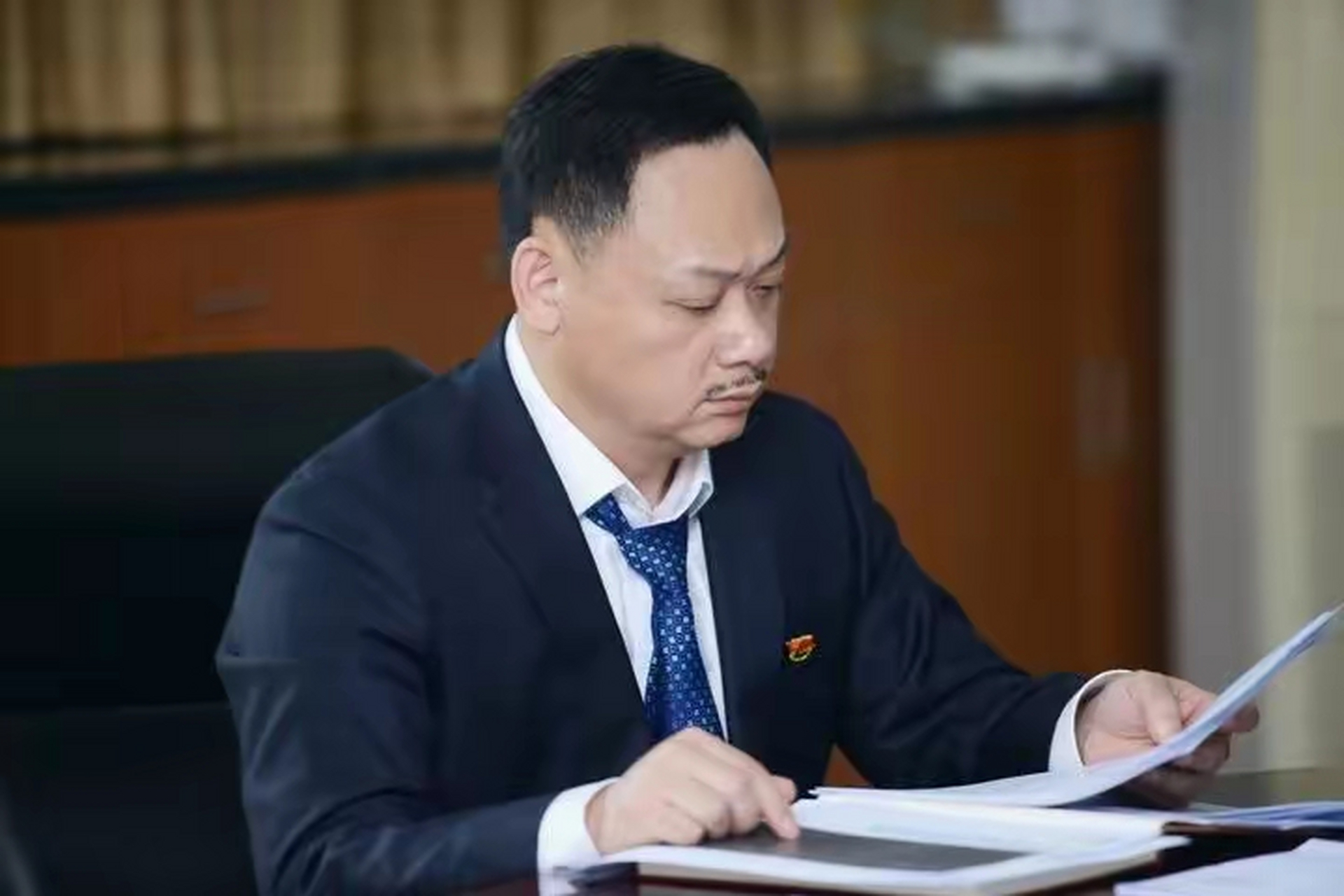 占旭刚,1974年生于浙江衢州,国家级教练,举重运动员.