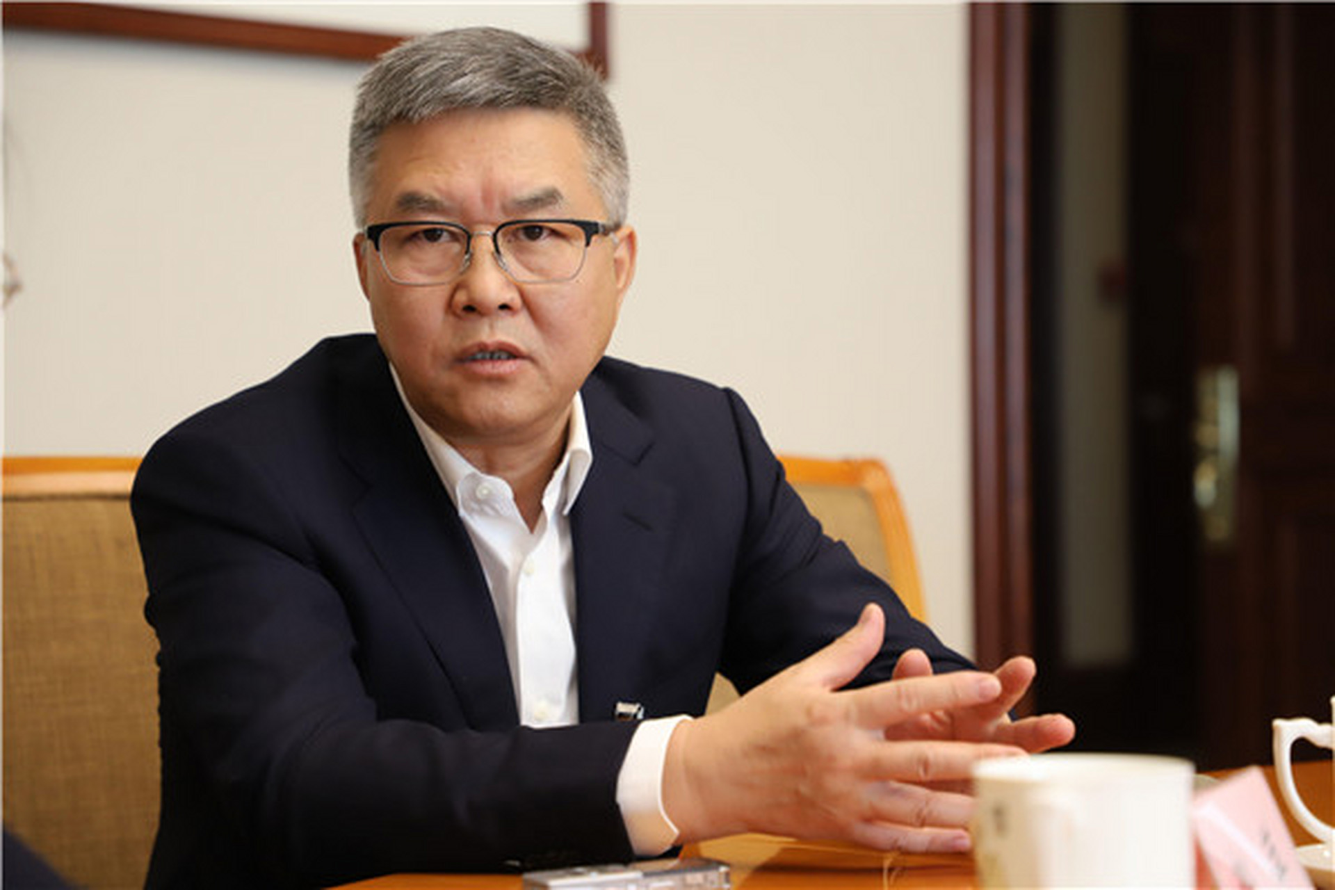 天齐锂业董事长,个人身价325亿,荣登遂宁市首富宝座.