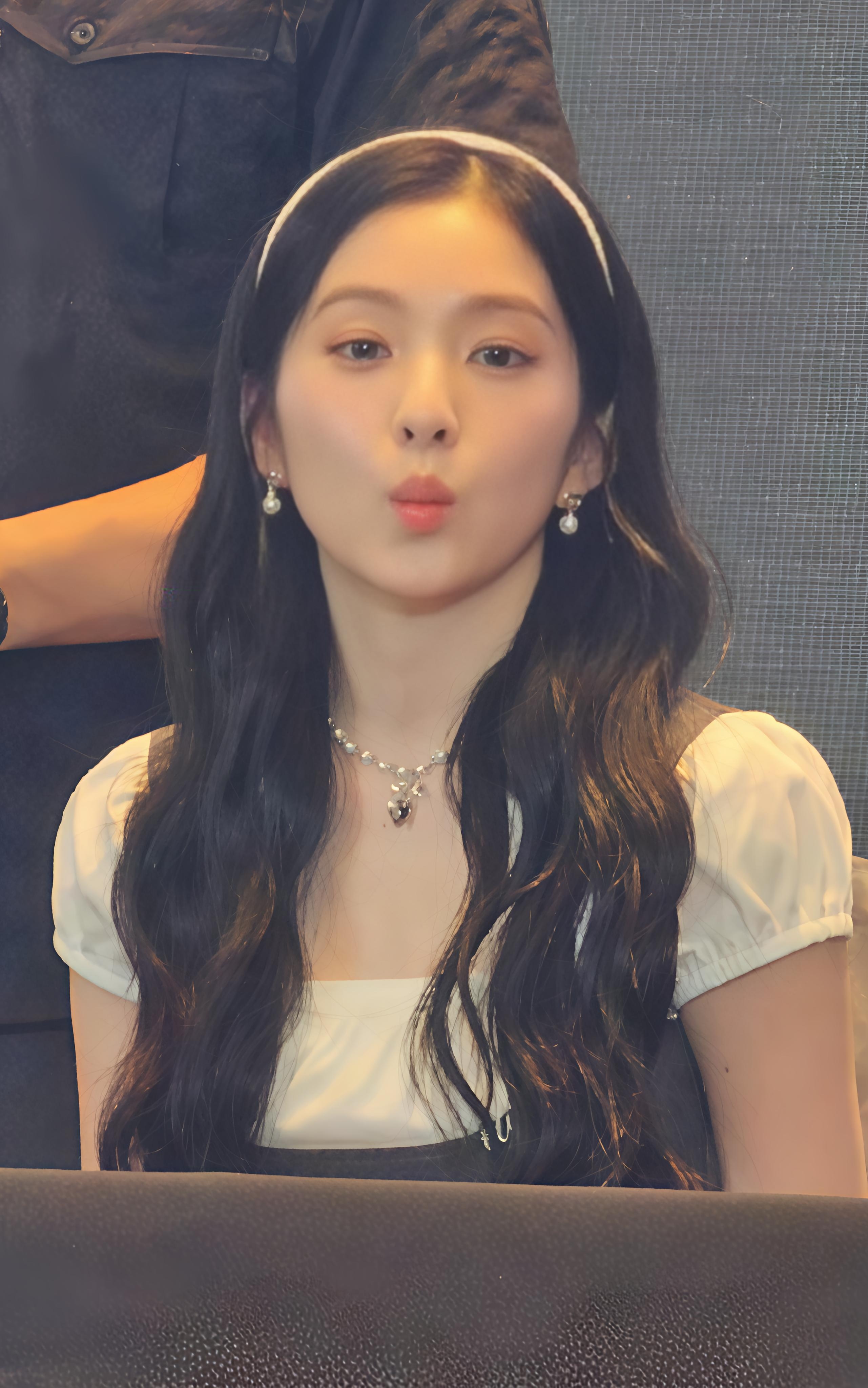 韩国女团成员裴珠泫,姜涩琪广州签售会生图曝光