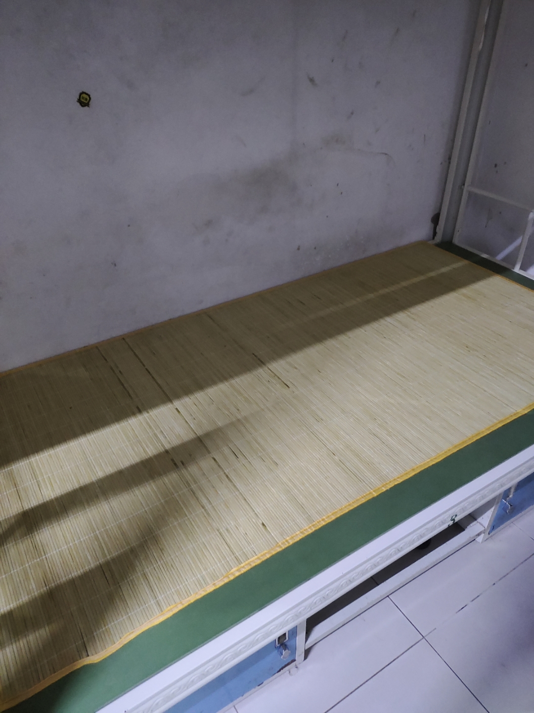 晚上下班回来看到宿舍又空了一个床位,几个月前都是上午有人搬出去