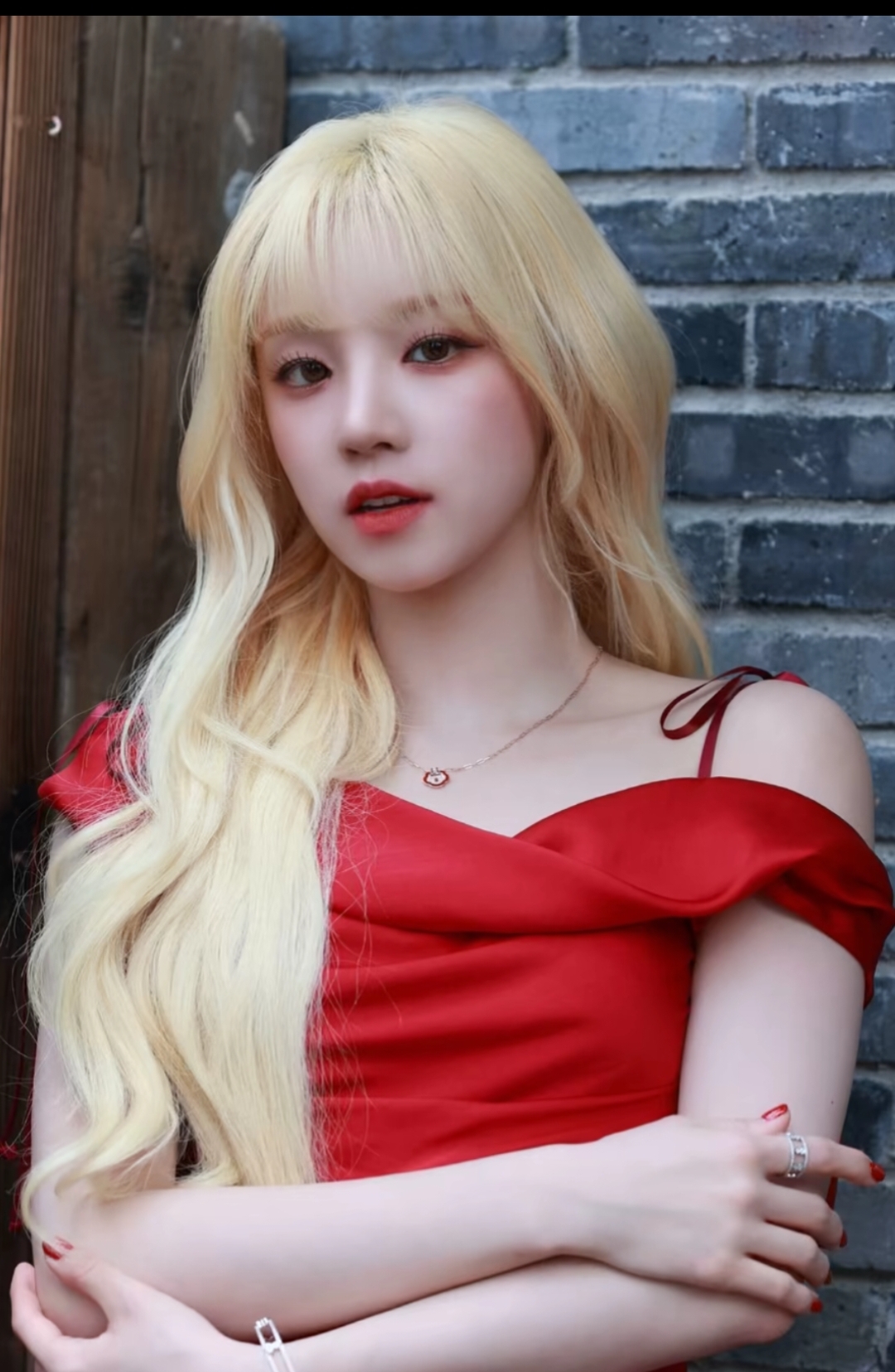 宋雨琦,一个名字中蕴含着清新与灵动的少女,仿佛是春日里细雨轻拂过