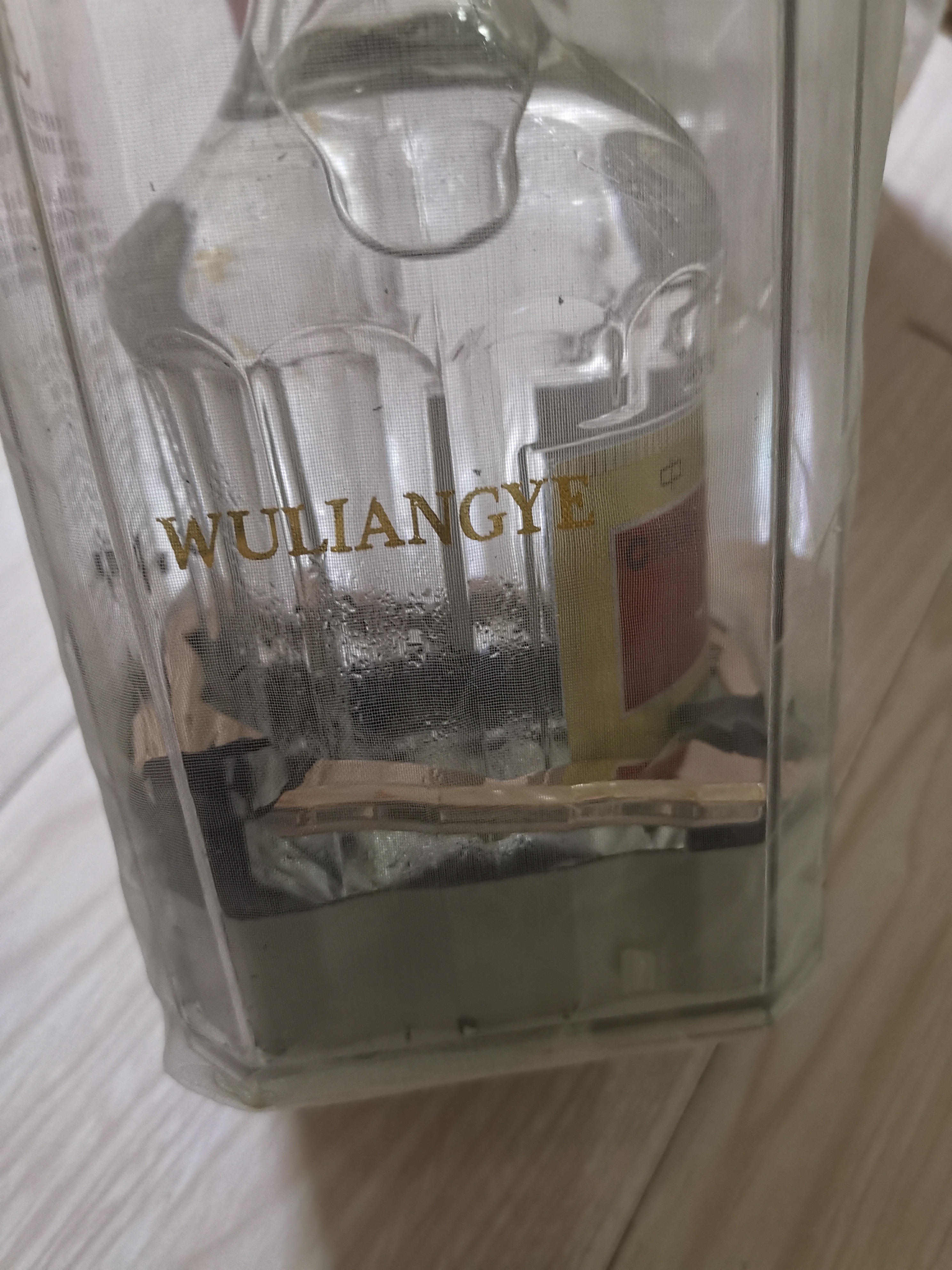 邮政快递给邮的酒水,碎成这样可想而知装卸的时候有多野蛮,保价费收了