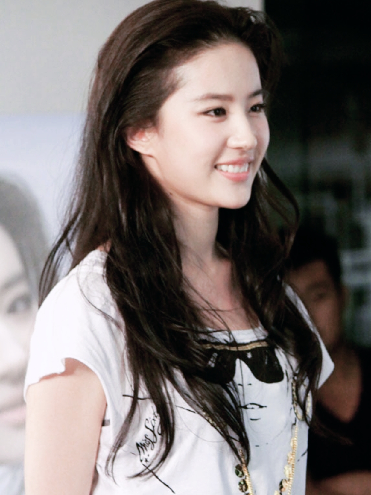 我能抗风抗雨,就是扛不住想你#刘亦菲