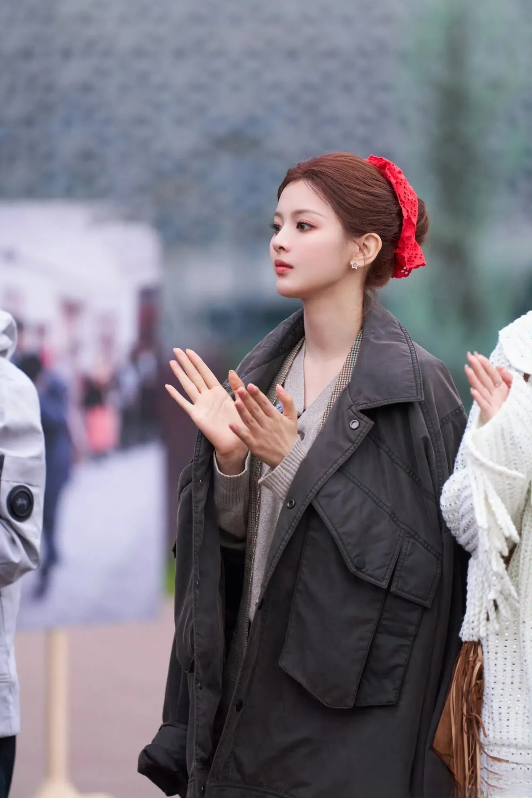 锦鲤女孩杨超越以全新综艺造型惊艳亮相,昔日邻家小妹已蜕变成光芒