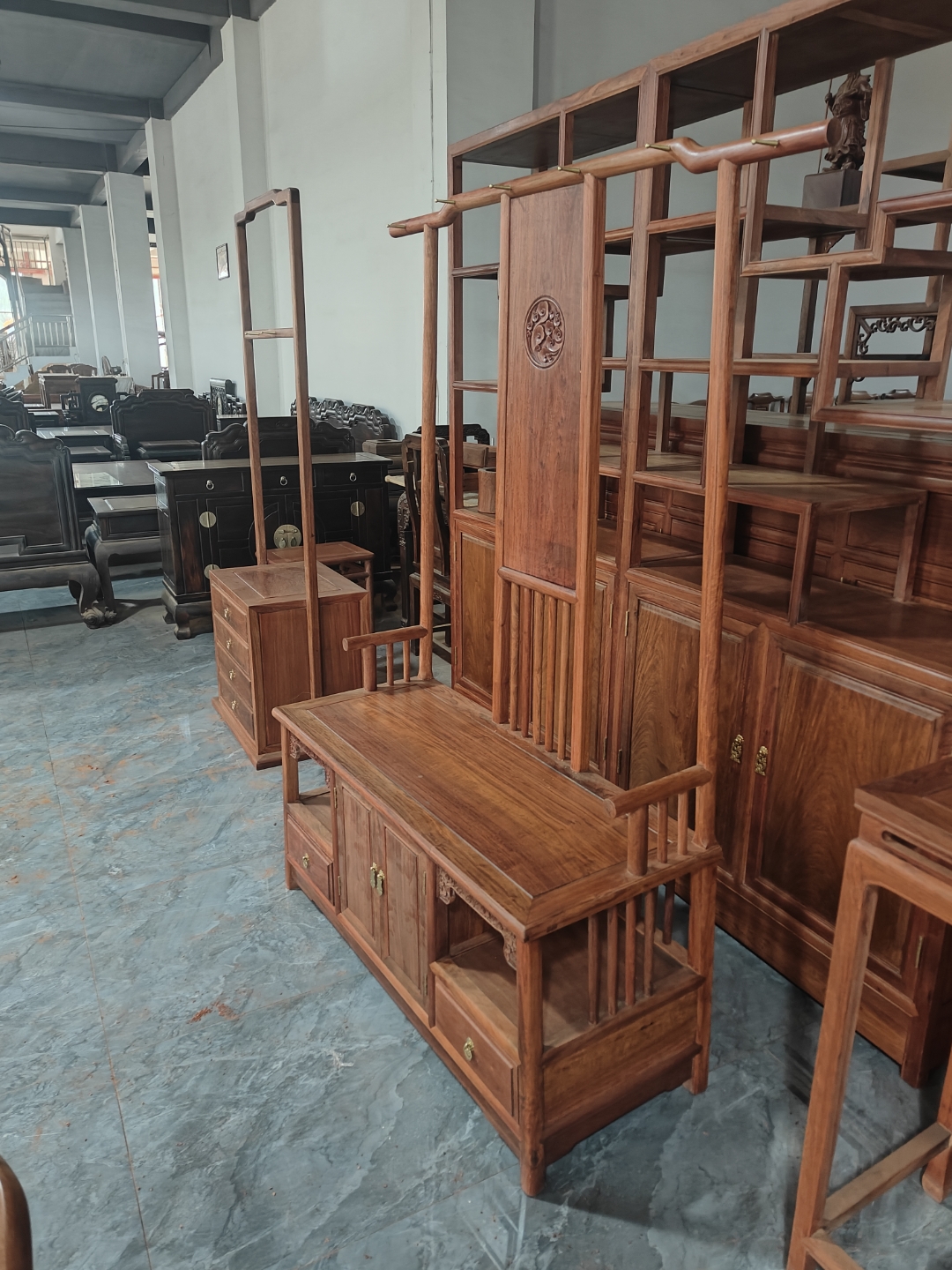 很多工厂只是用木头做家具,就像是一个烂手艺的厨师,浪费了野生黄花鱼