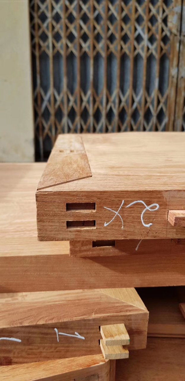 绝户榫,一般都用在组装好,不再需要折除,没有入槽拼板的连接榫,主要是