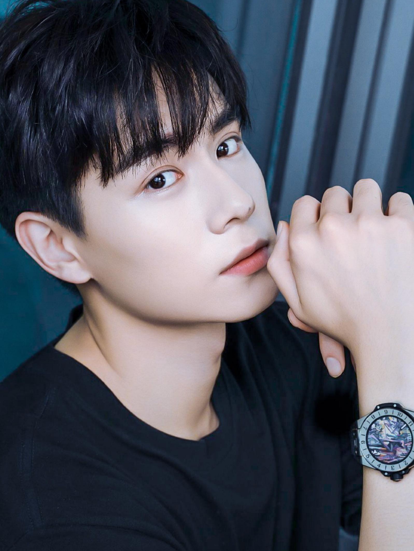 胡一天,1993年12月26日出生于浙江省杭州市,中国内地影视男演