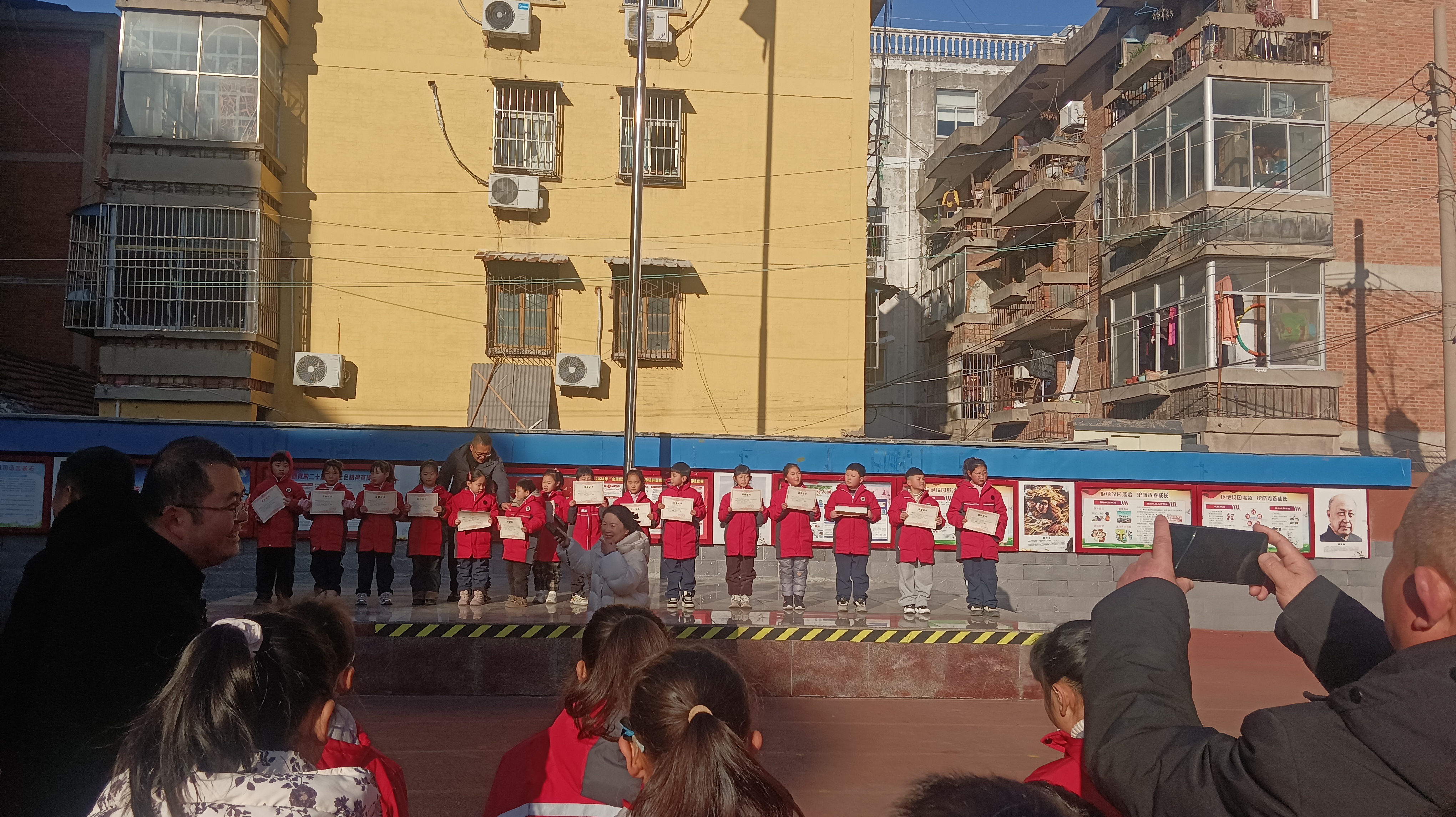 精心选择了小学三年级下册的《中国古代寓言故事》作为飞翔的起点