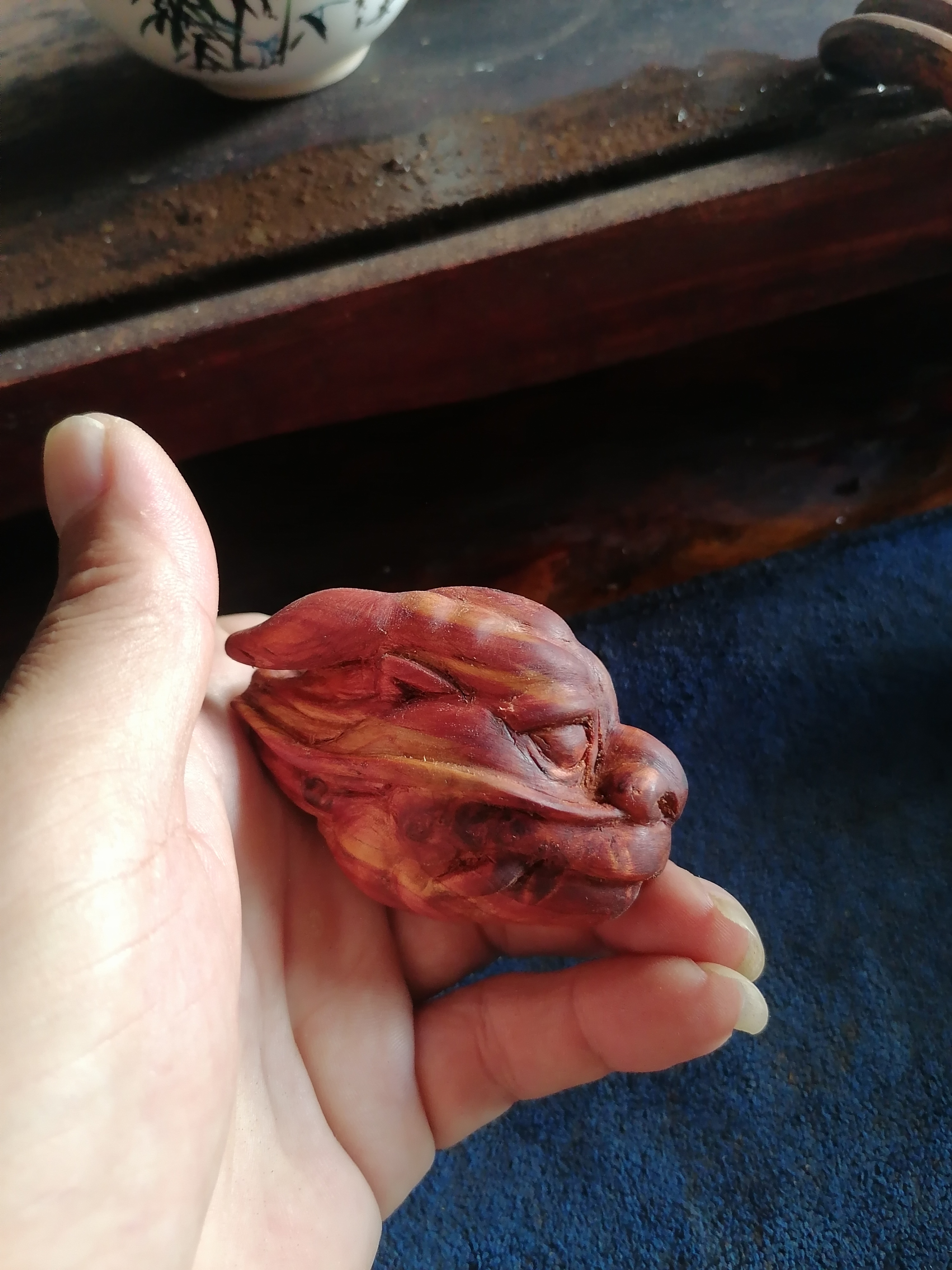 龙头手把件,用自已所学的画成图,雕成实物,专注的就是唯一性,这个和