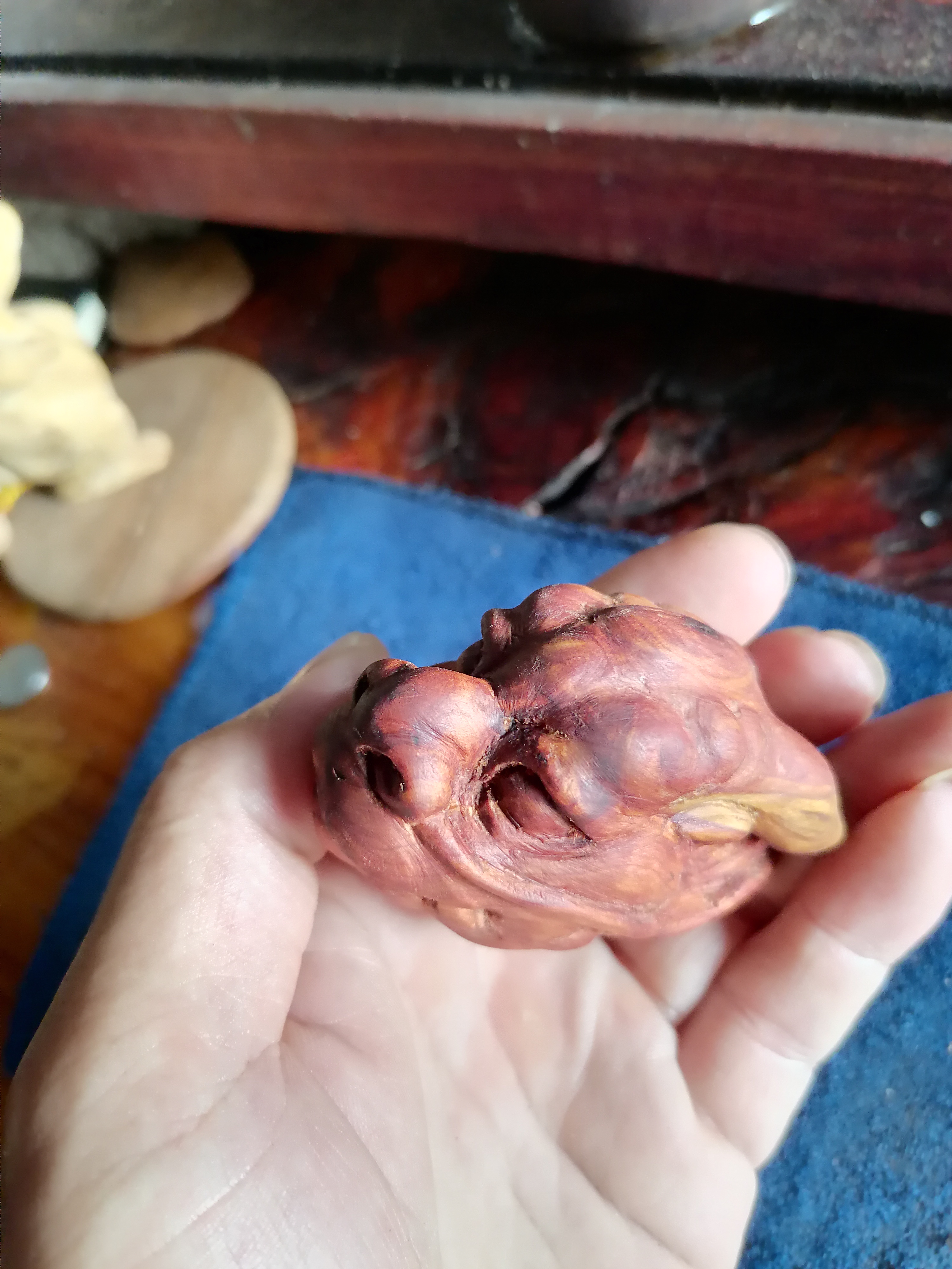 龙头手把件,用自已所学的画成图,雕成实物,专注的就是唯一性,这个和