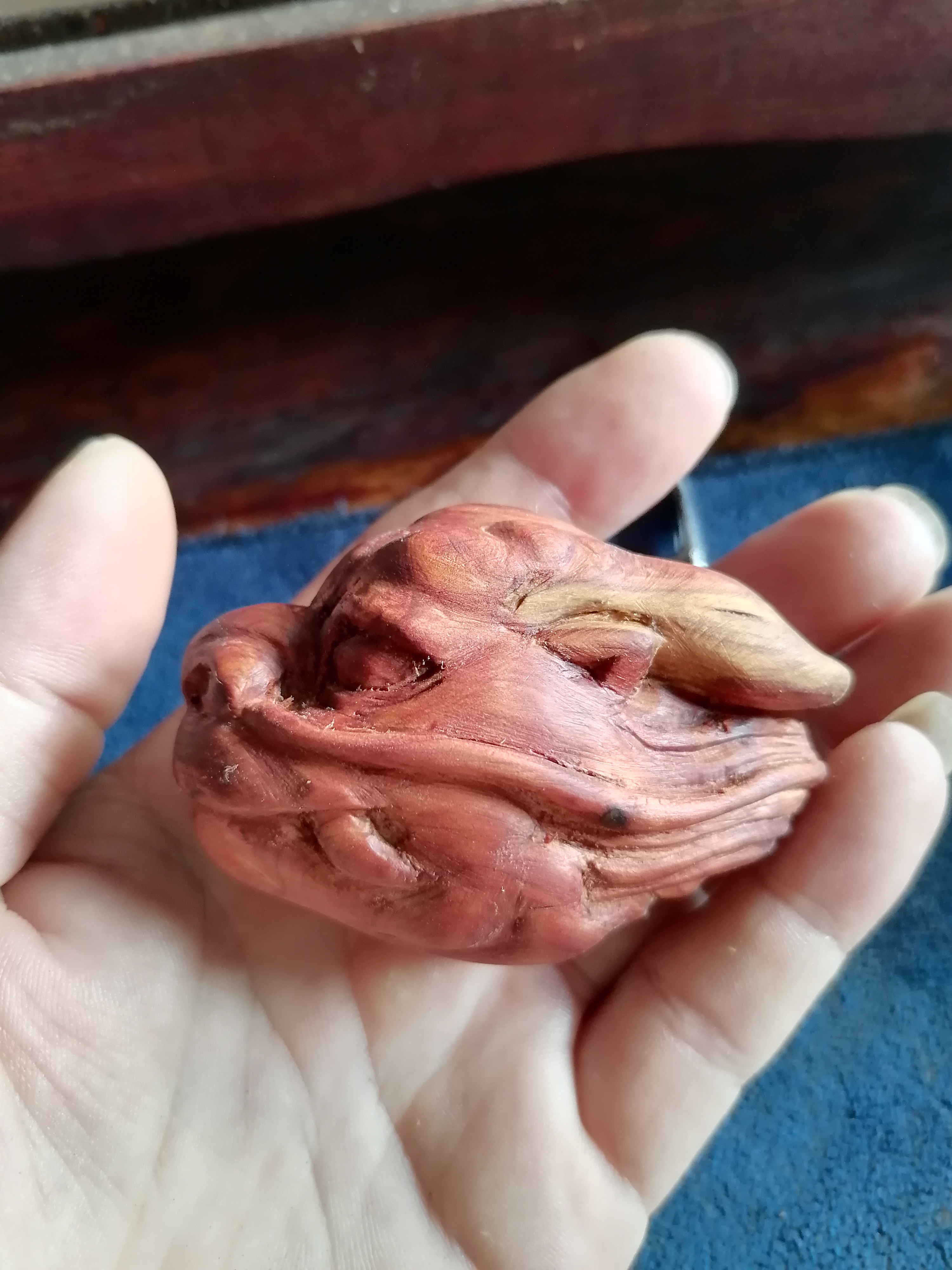 龙头手把件,用自已所学的画成图,雕成实物,专注的就是唯一性,这个和