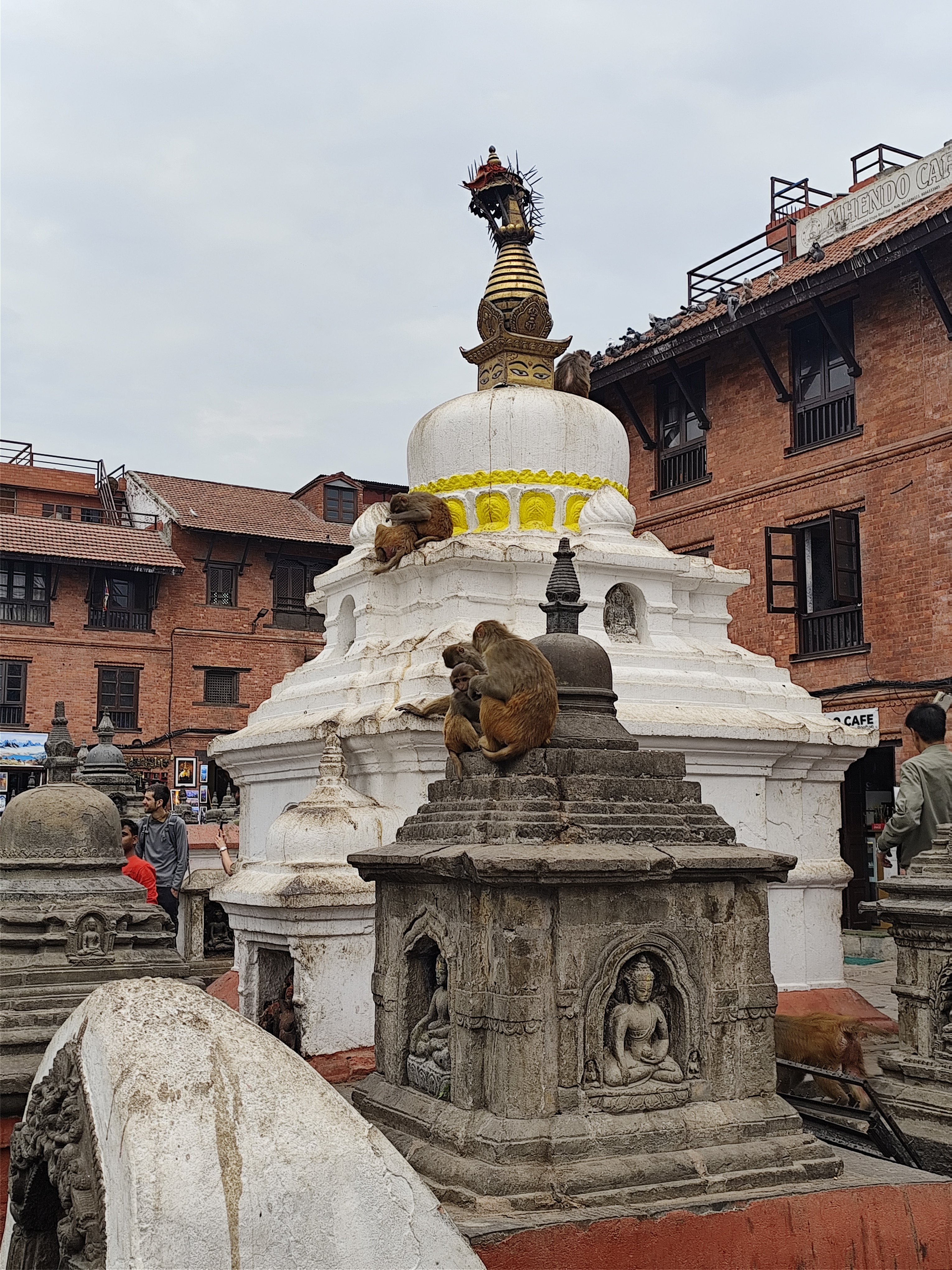 斯瓦扬布那寺 swayambhunath,因为猴子多,中国人称之为猴庙,修建于2