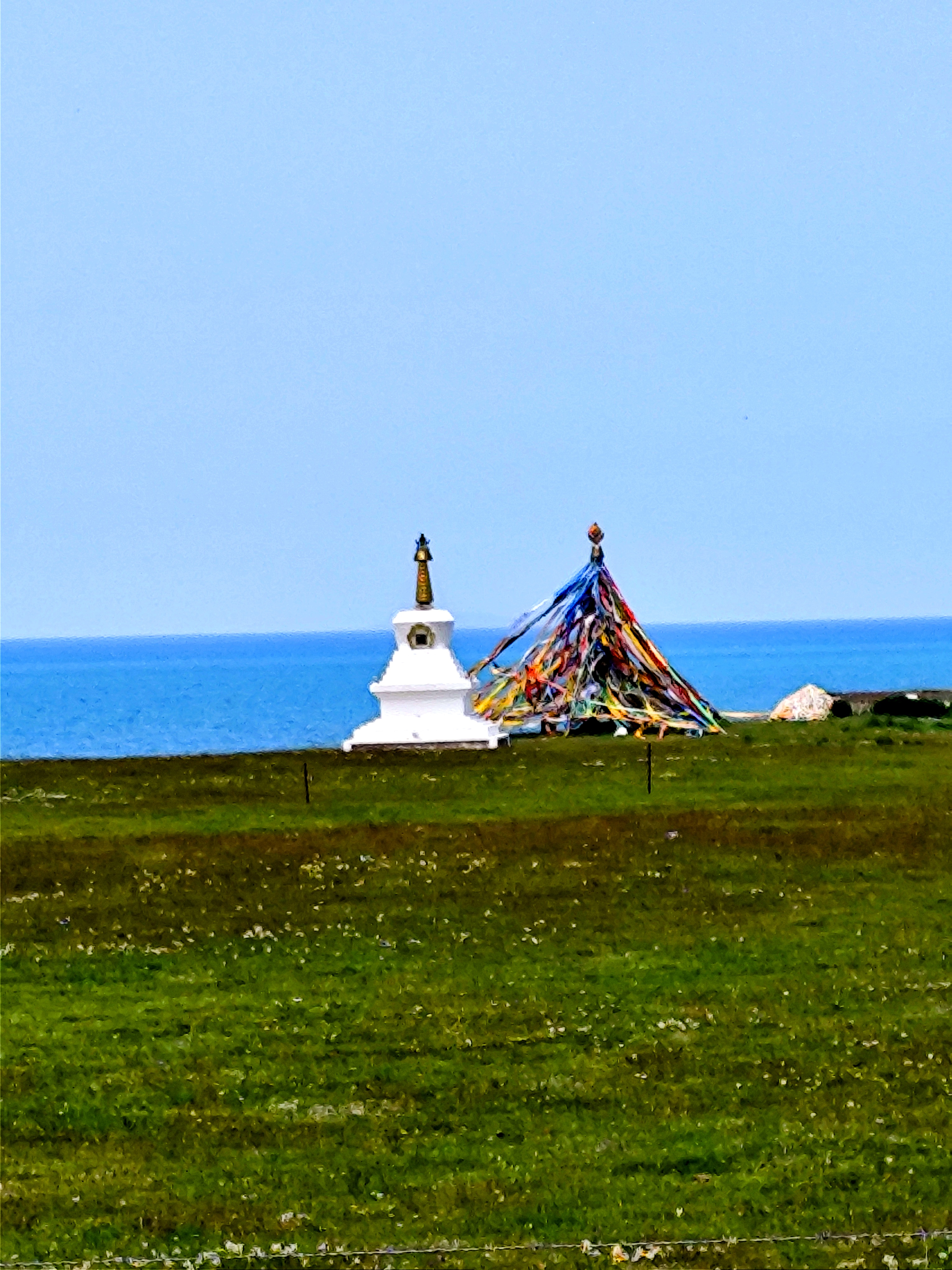 青海湖环湖游一瞥        青海湖地处青藏高原东北部,跨海晏,刚察