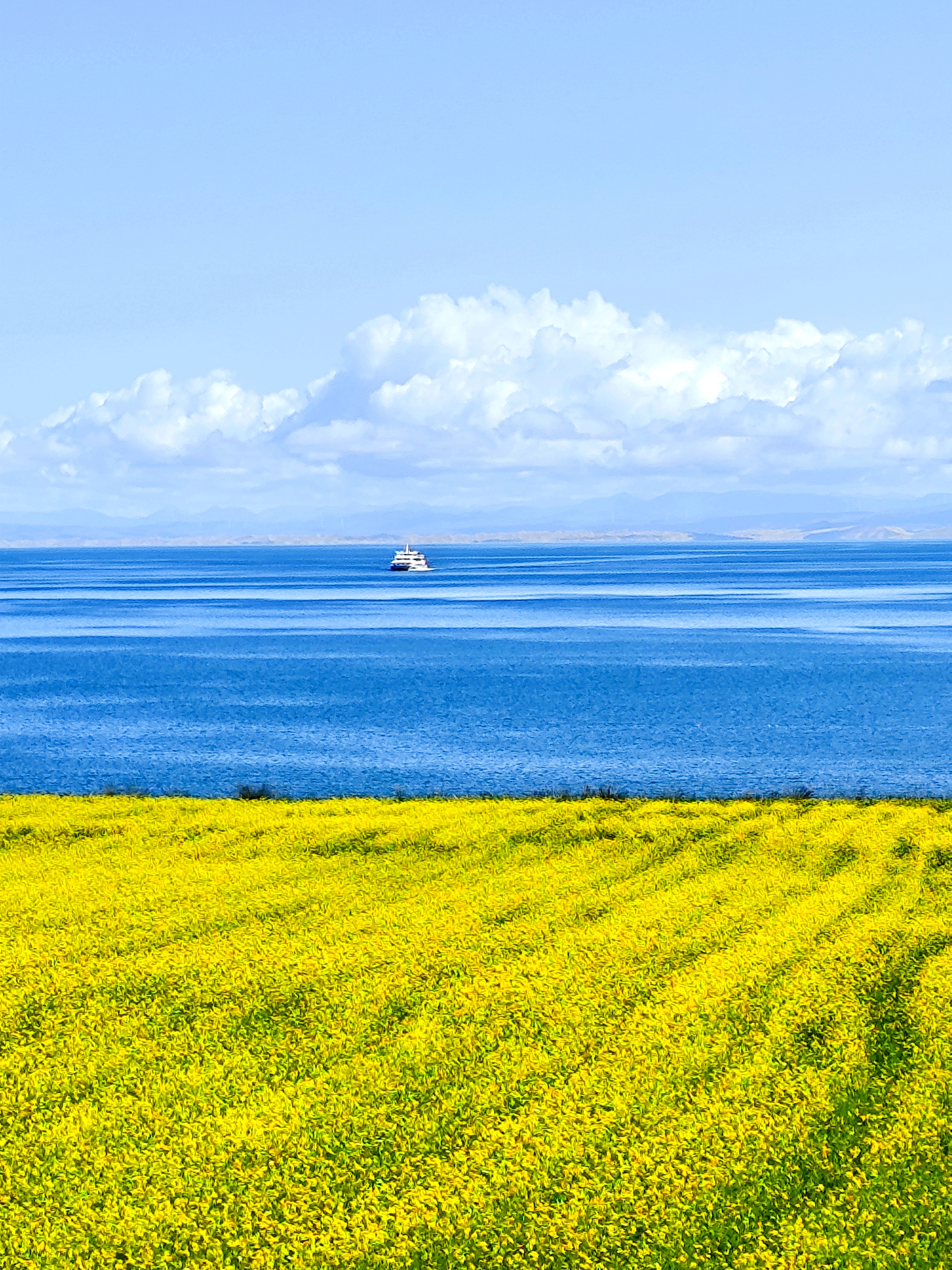 青海湖二郎剑        二郎剑景区位于青海湖东南部,是西宁到达青海湖
