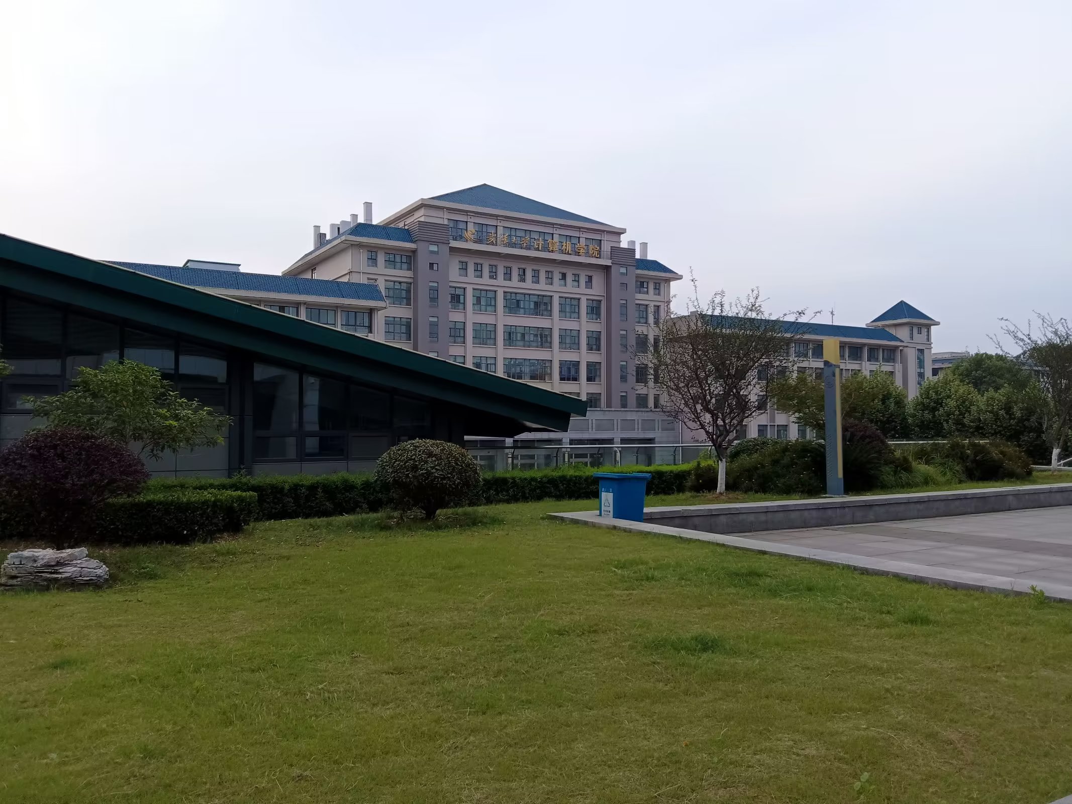 平行志愿的填写,不存在保守与不保守之说,毕竟
