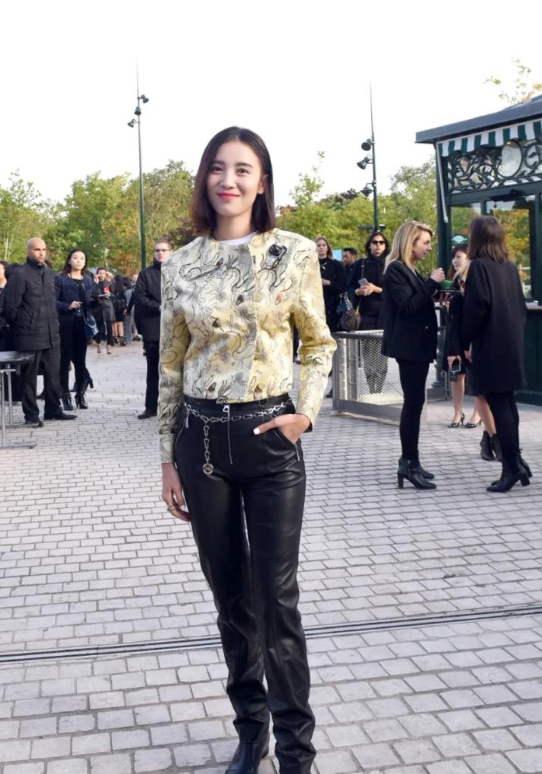 宋佳,身高 173cm,如今已 40 多岁了.