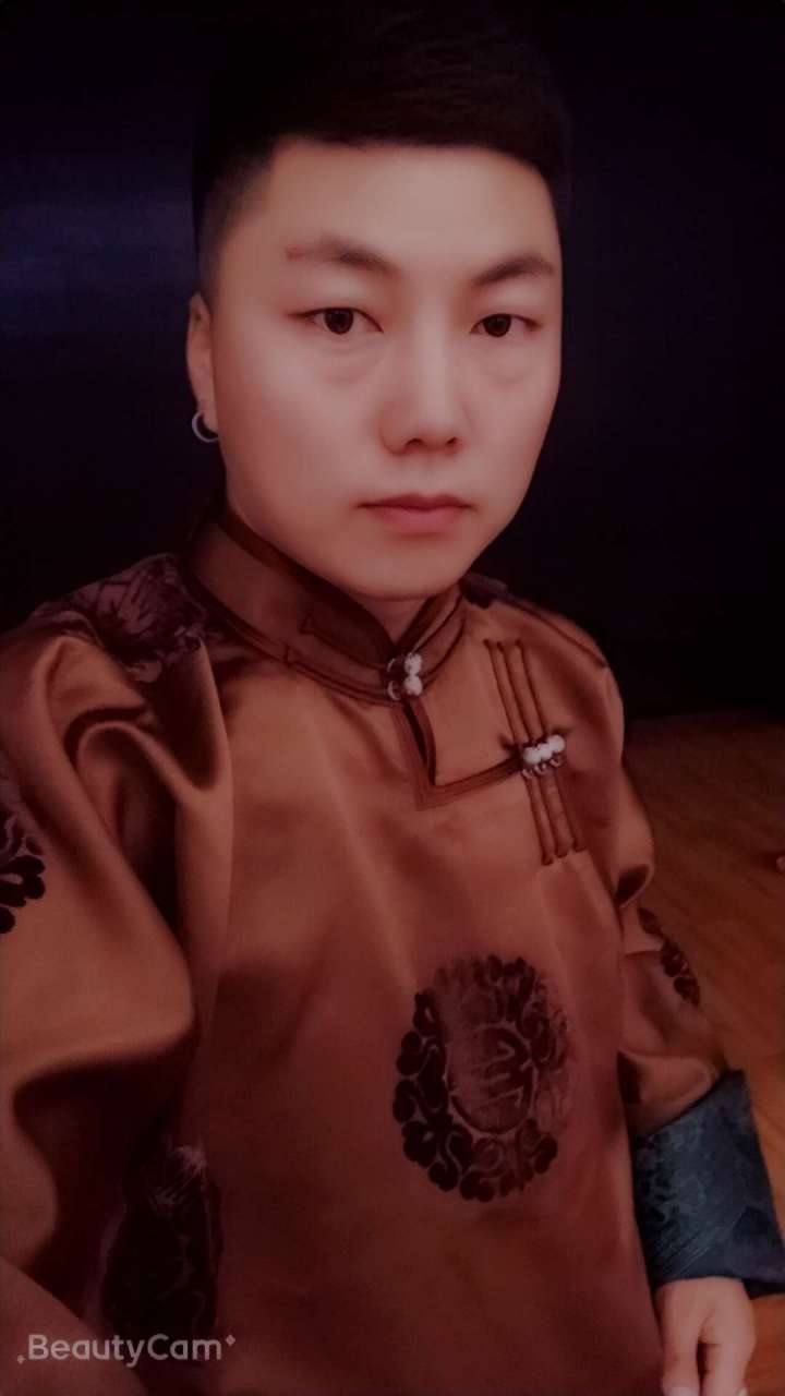 洪智全:(乌兰牧骑演员,原创音乐歌手) 乌兰牧骑独唱演员;锡林浩特市