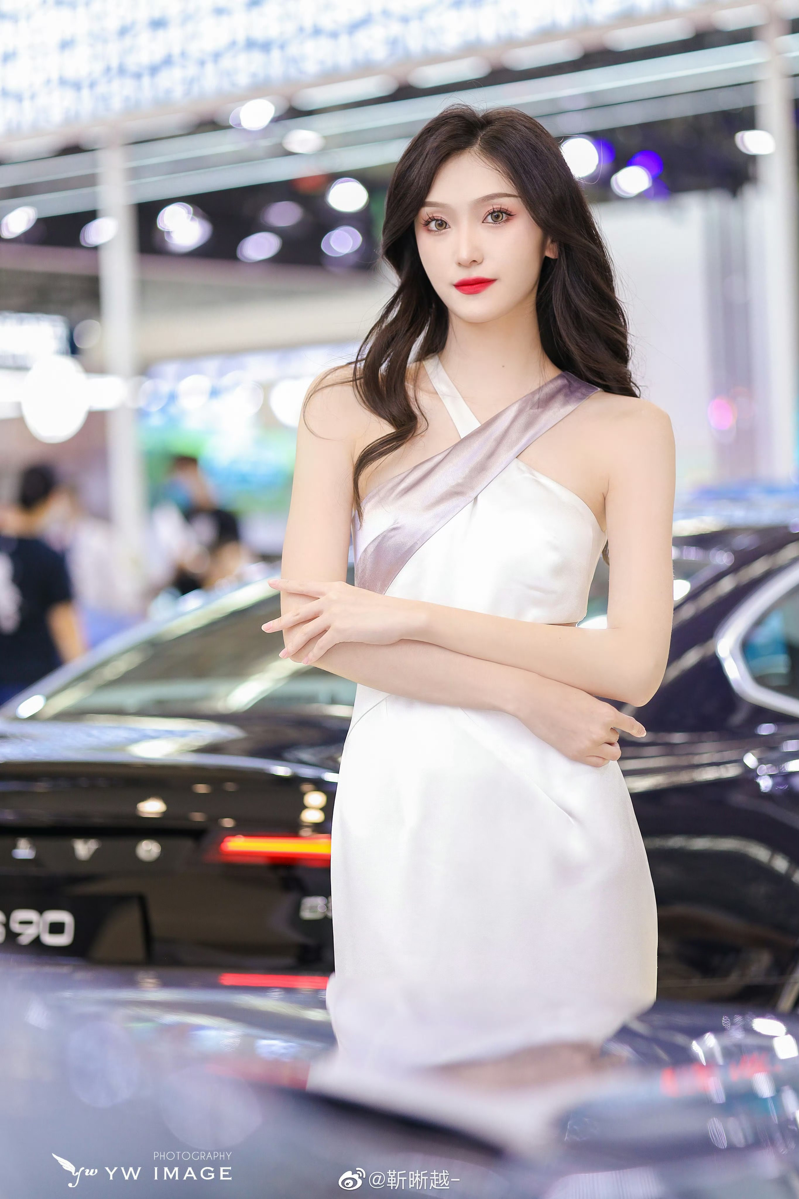 我心中的最美车模,不仅要有完美的身材和容貌,更要有独特的魅力和气质