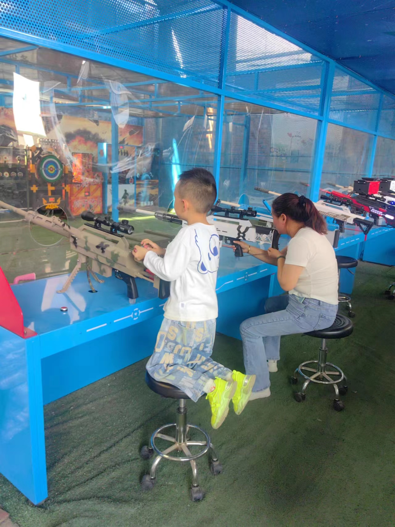 93郑州鹰部落气炮枪射击馆,今天尝试了一下,太刺激了!