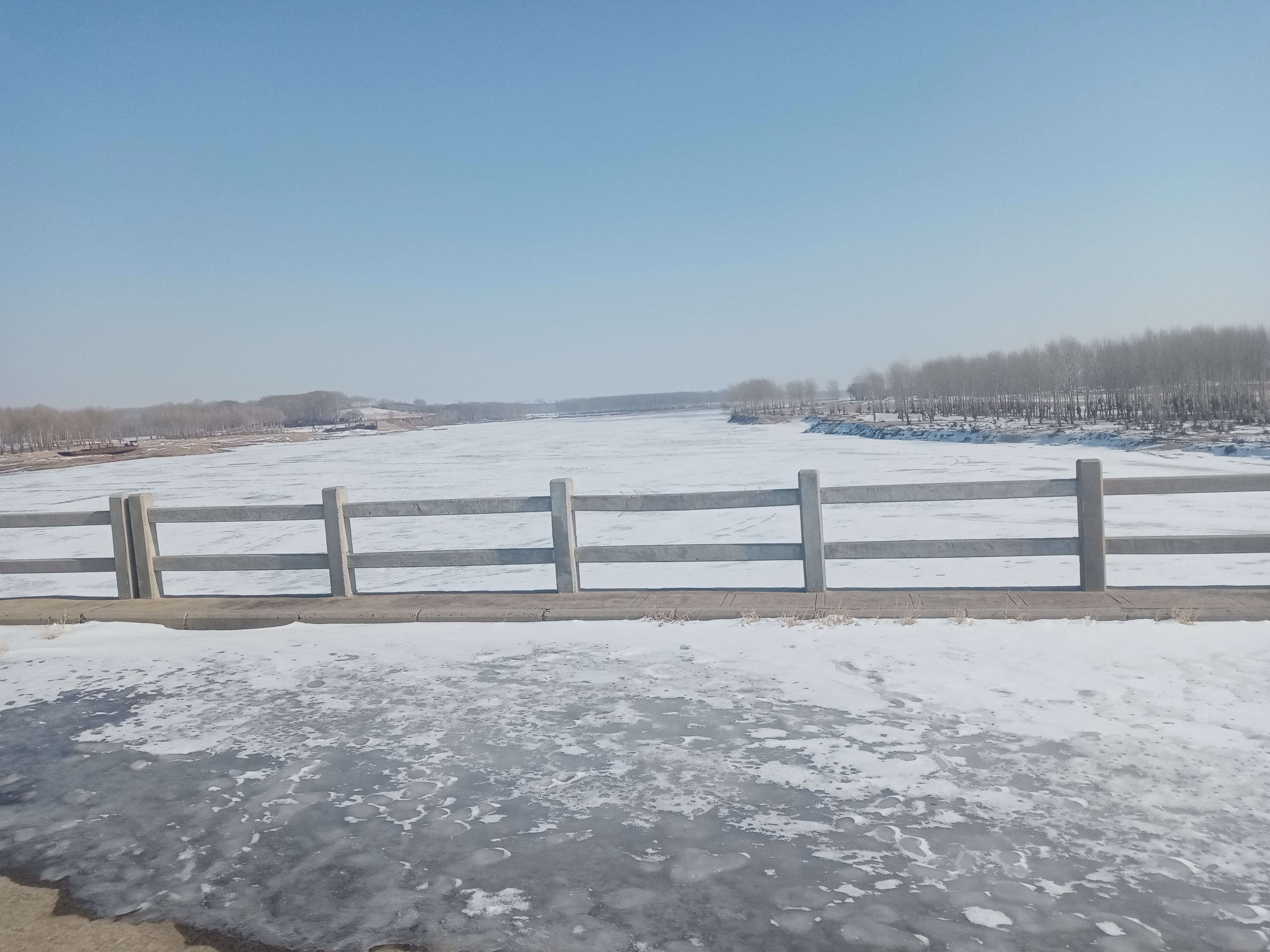 黑龙江哈尔滨双城区的拉林河花园大桥,封桥4.