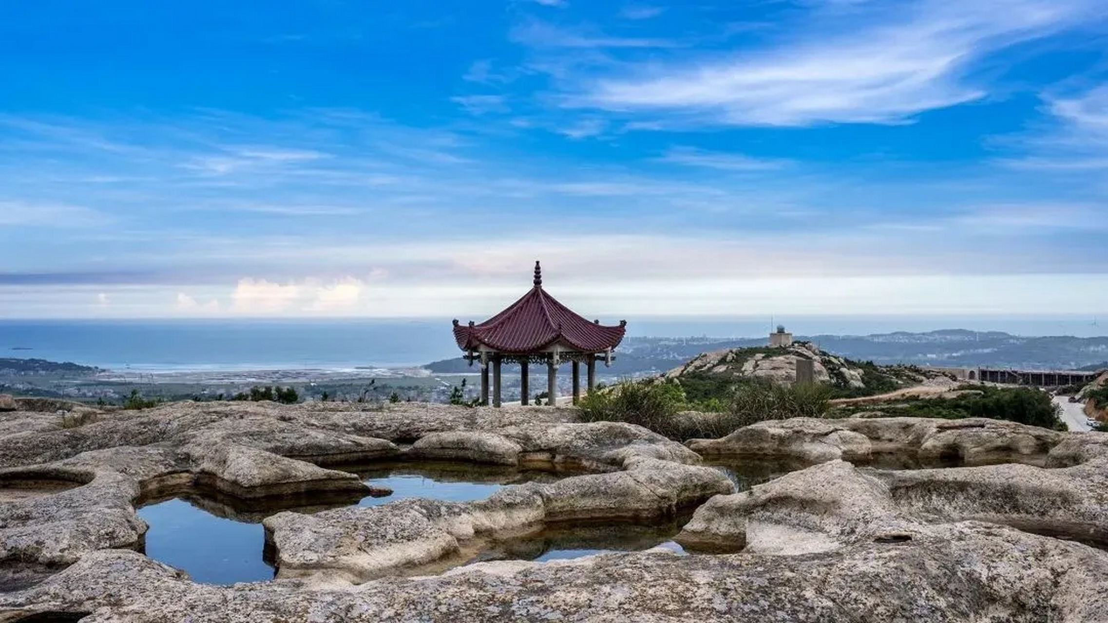 南日岛:海天一色的绝美风光 在中国东南沿海的福建省,有一个被誉为"