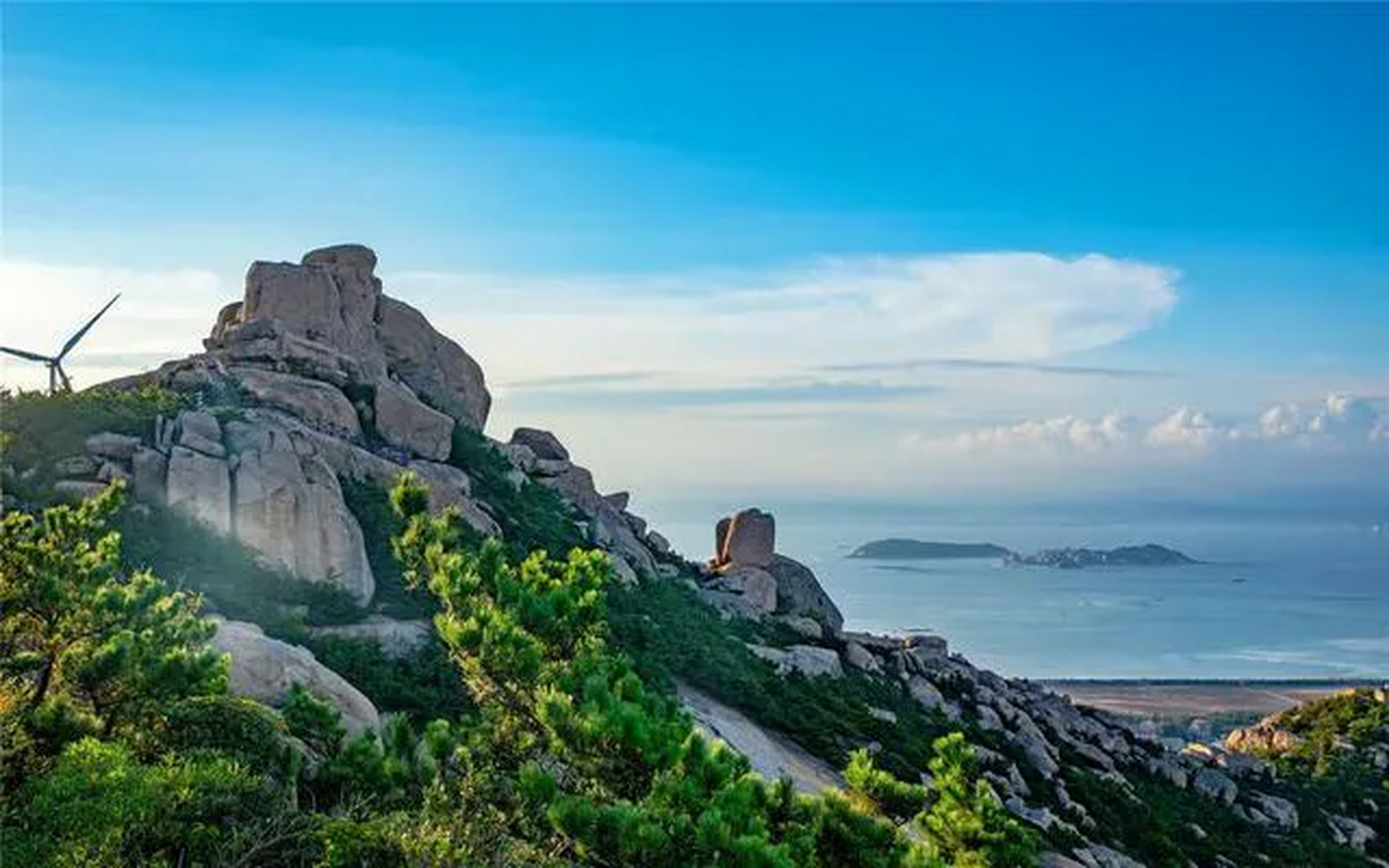 南日岛:海天一色的绝美风光 在中国东南沿海的福建省,有一个被誉为"