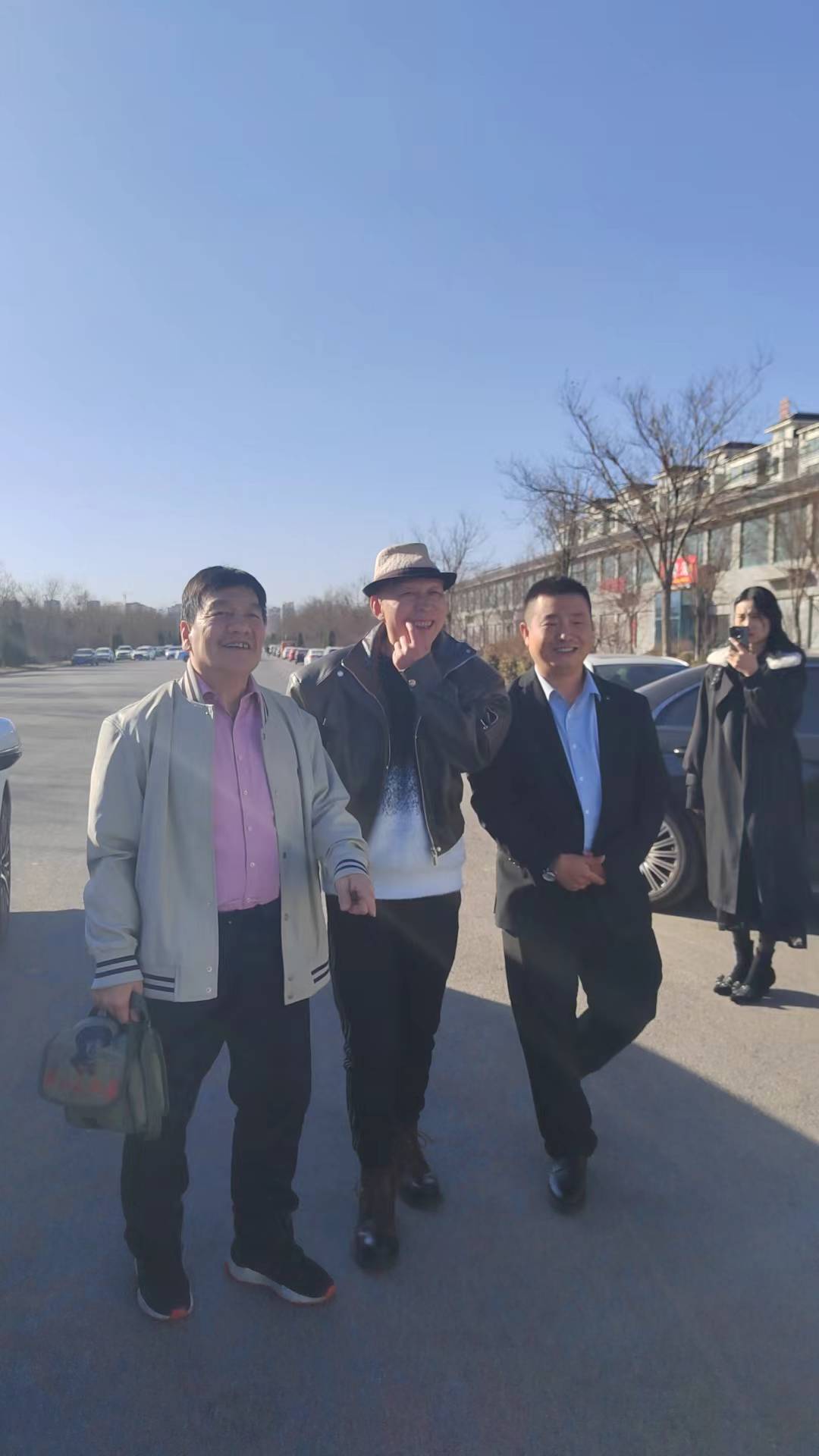 邀请到了著名演员李明老师和水浒传演员孟耿成老师到汾阳中创联合参观