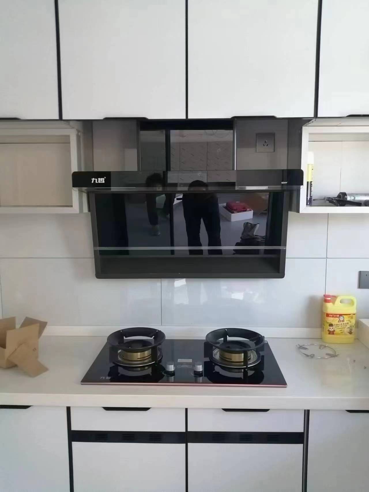 公司致力于集成灶,抽油烟机,燃气热水器,燃气灶具,净水器,饮水机,智能
