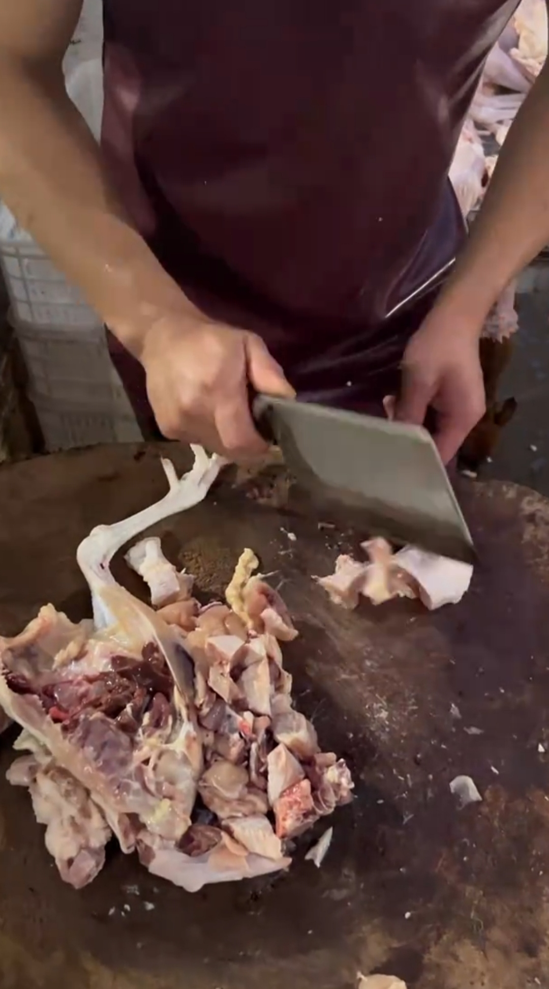 那动作行云流水,没有一刀是多余的