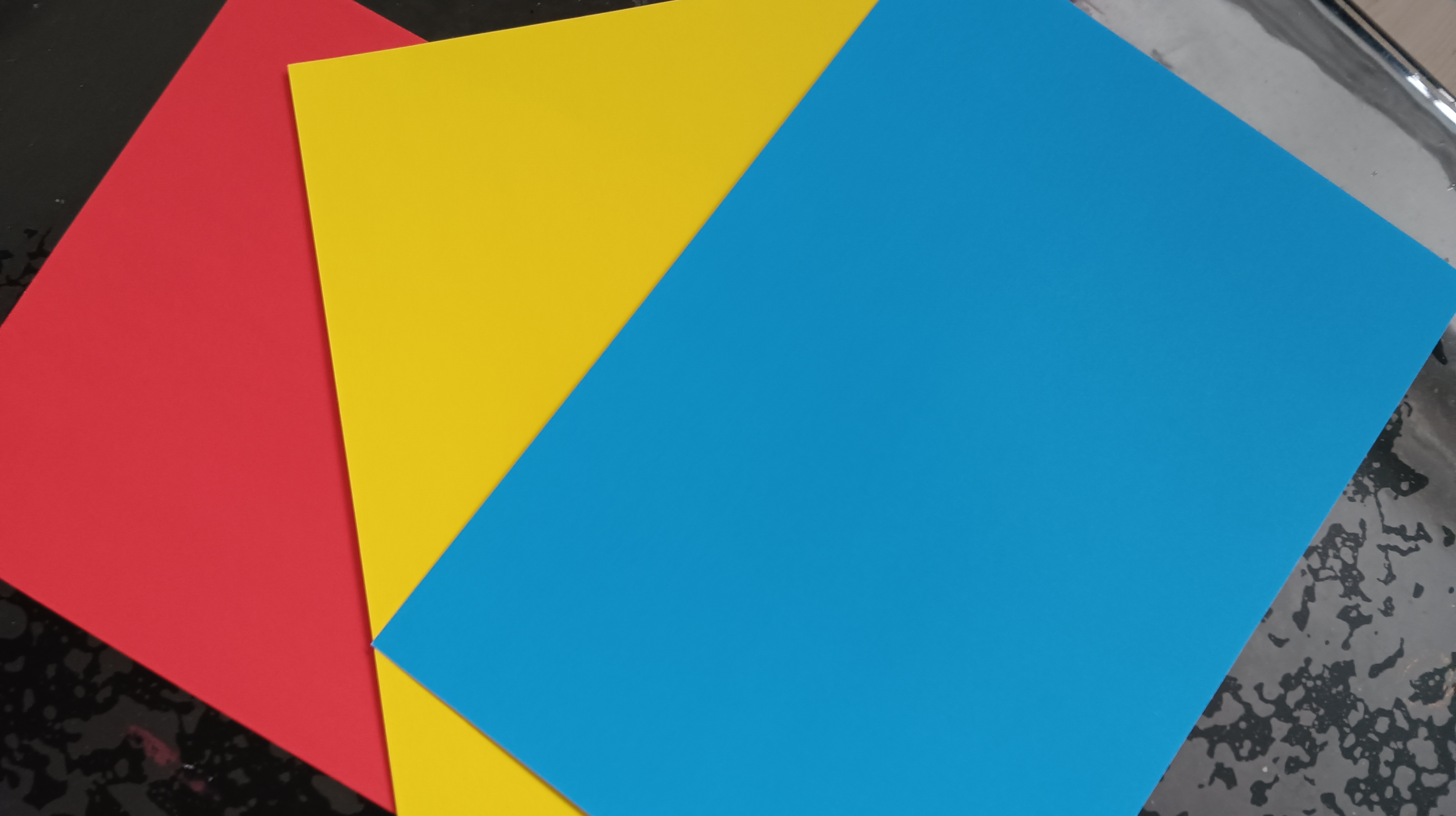 图片纯色红黄蓝绿纯色卡图片红绿蓝三原色红黄蓝背景图三纯色素材图片