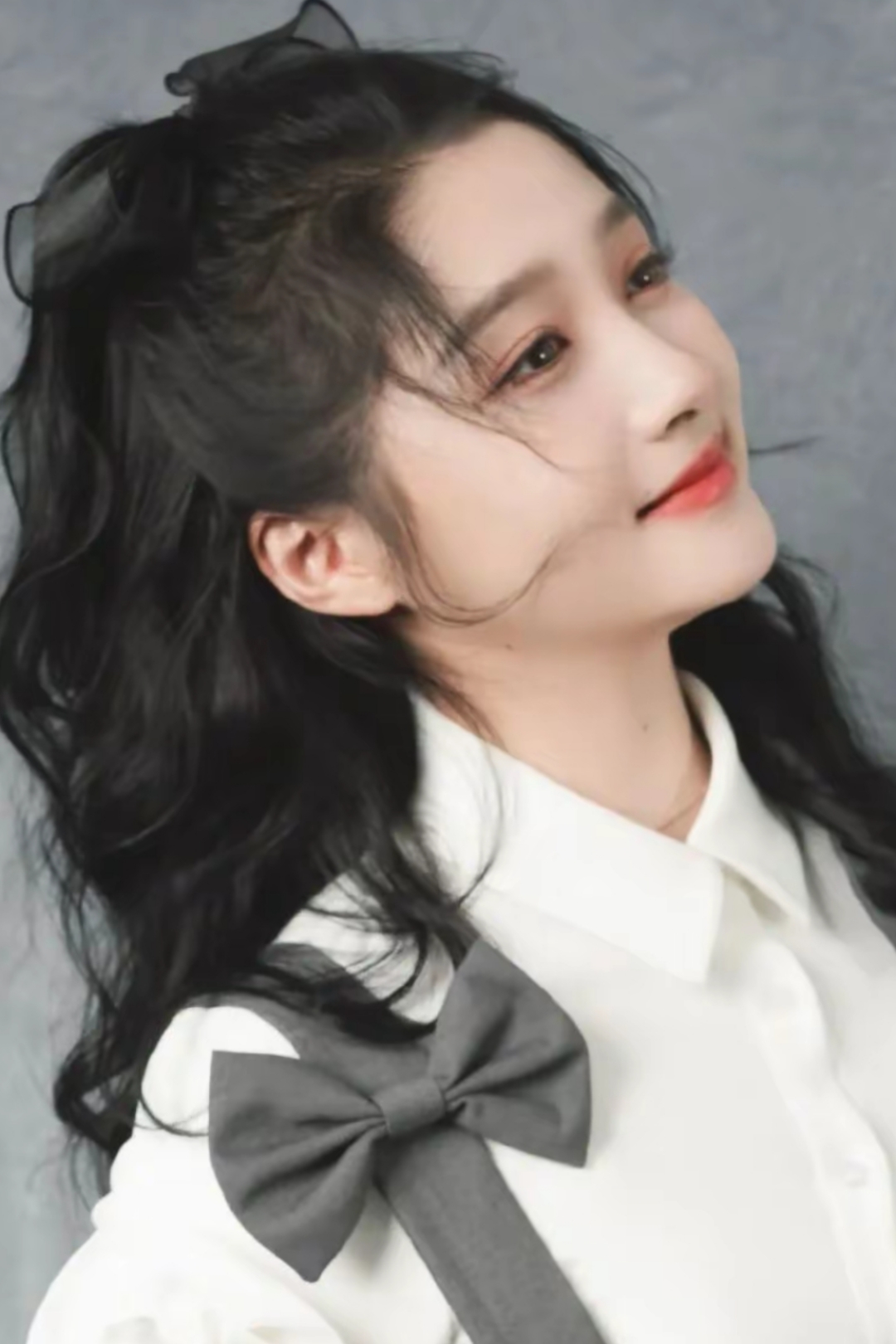 1997年9月17日出生于北京市毕业于北京电影学院中国内地女演员歌手