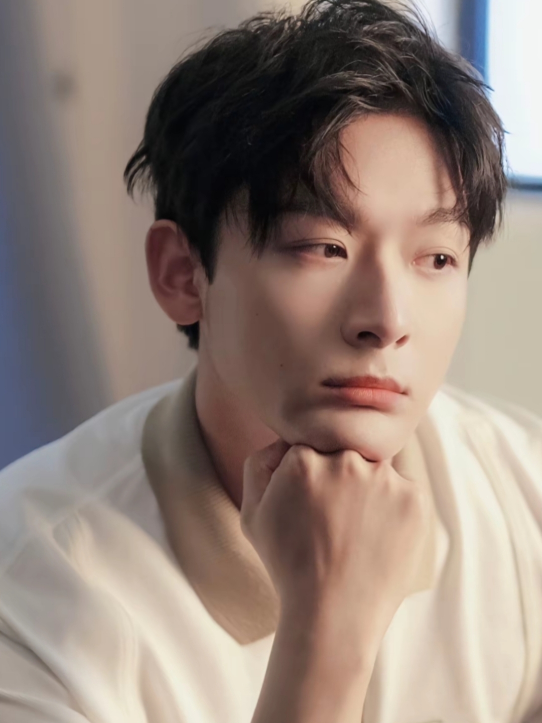 张晚意,1994年出生于湖北十堰,毕业于北京电影学院