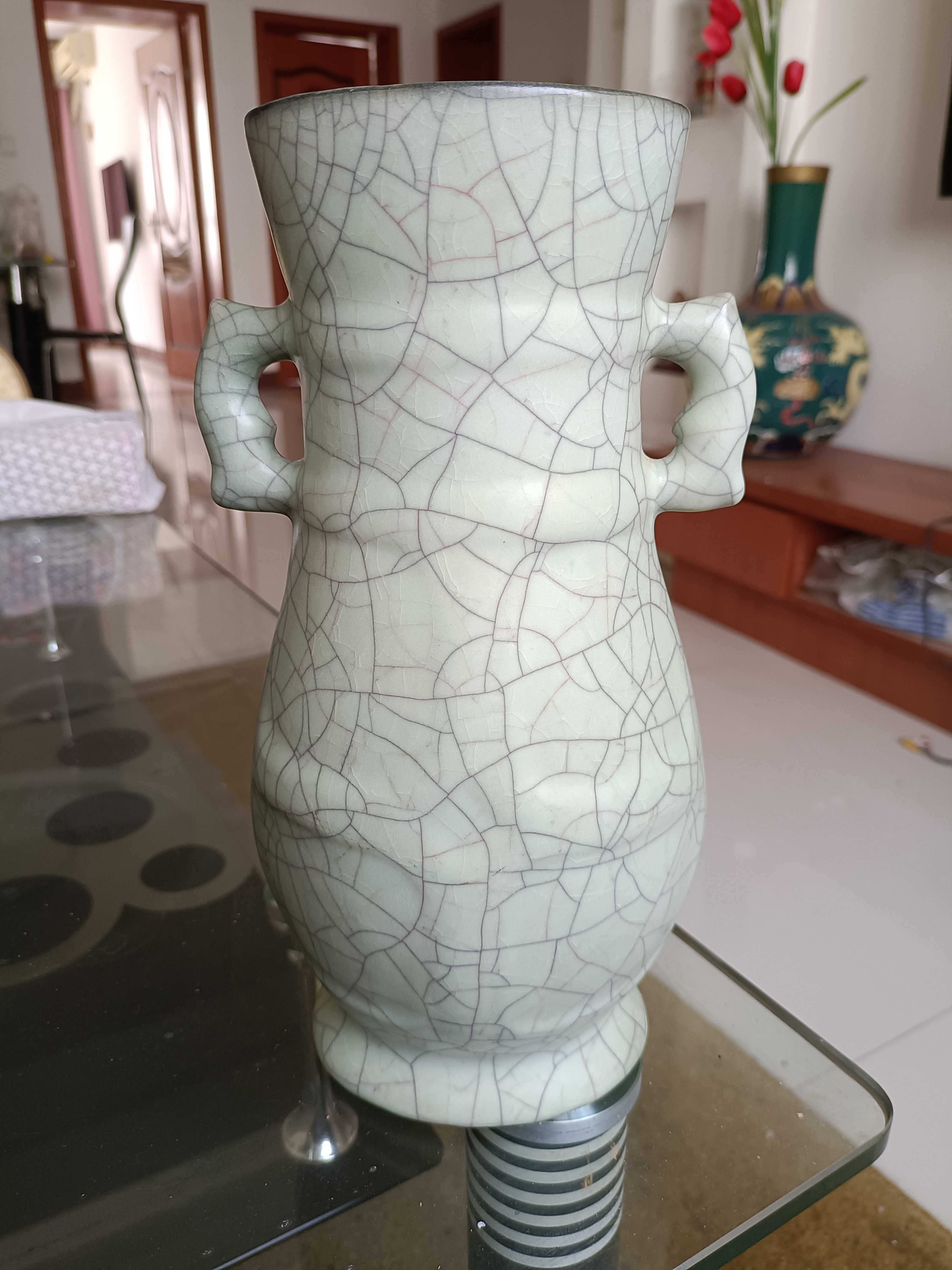今天分享一件北宋官窑,这是一件真品,是传世的,要想收藏好瓷器,自己要