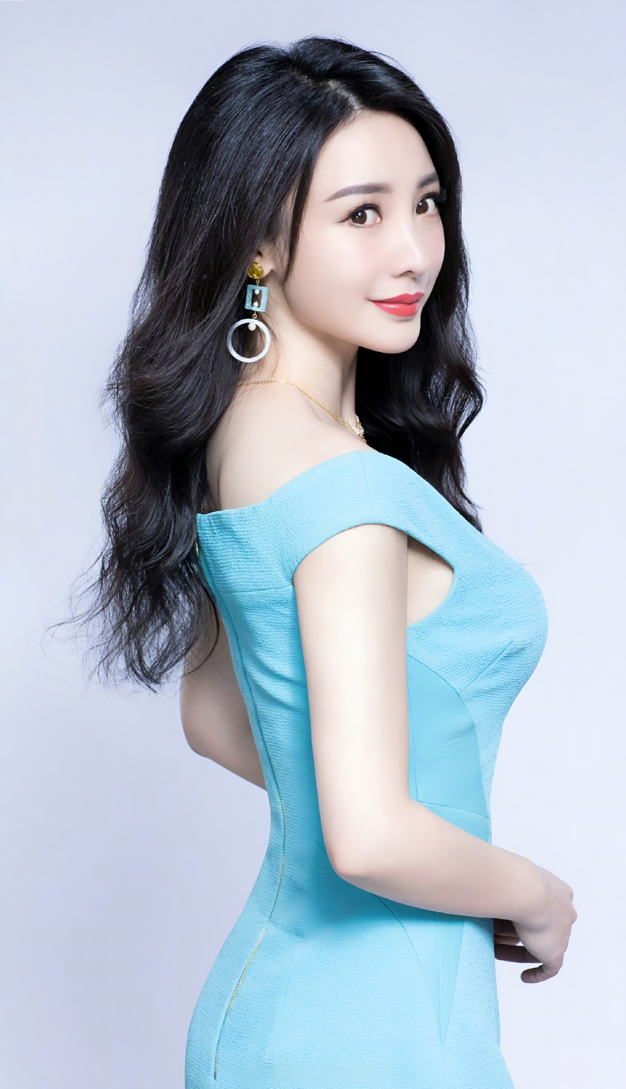 搭配 柳岩礼服深v礼服柳岩惊艳高级感图片柳岩惊艳的照片大全柳岩深v