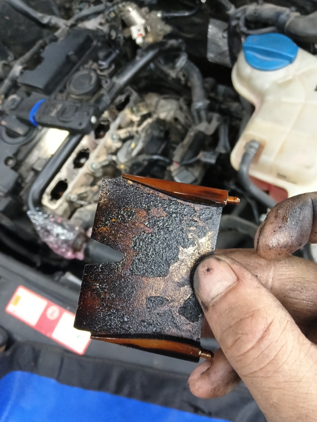 汽车油耗高,问题所在,气门积碳过多,核桃砂清洗