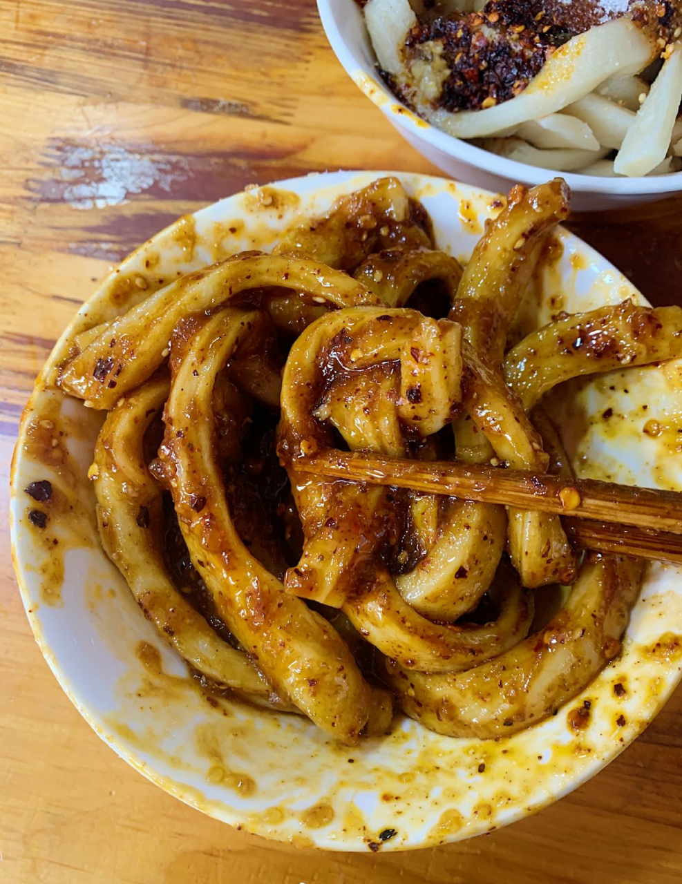 成都市名小吃甜水面,又叫棒棒面或棍棍面,是四川省成都市很有名的一道