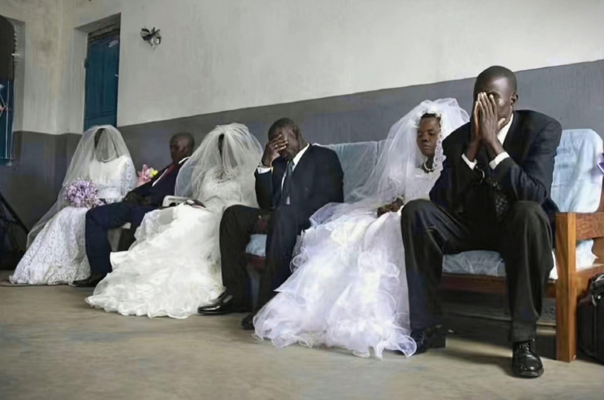 在加纳共和国离婚时必须要穿结婚时的衣服,提出这个规定的人一定很