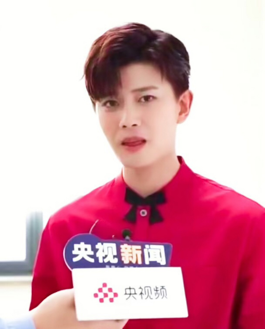任嘉伦#  真记不清这是第几次看到任嘉伦同学吐舌头了……标志性动作