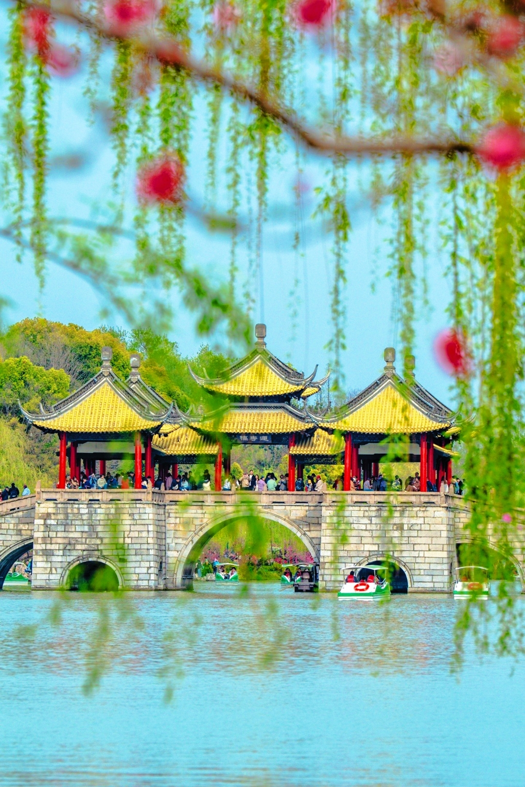 踏入扬州瘦西湖,便如走进一幅徐徐展开的诗意画卷