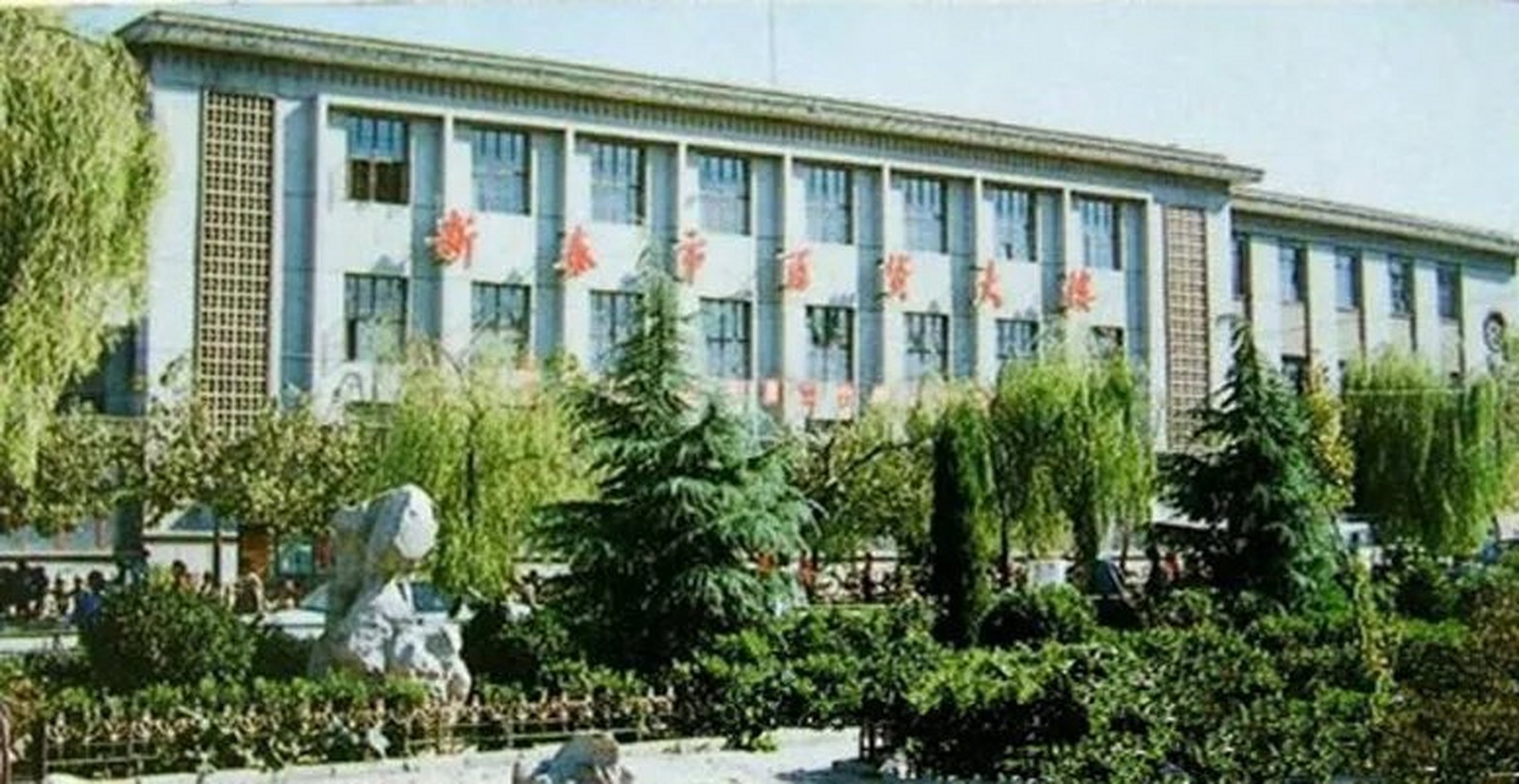 老照片:1992年的新泰,新汶中学,新汶大街,还有一中,百货大楼,那时候的