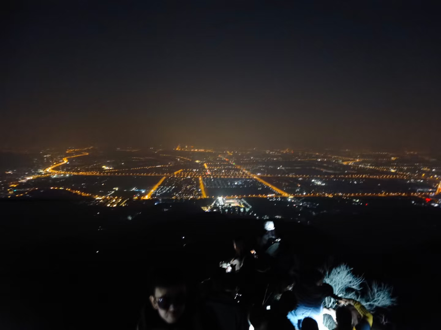 香山鬼笑石,灯光璀璨的北京