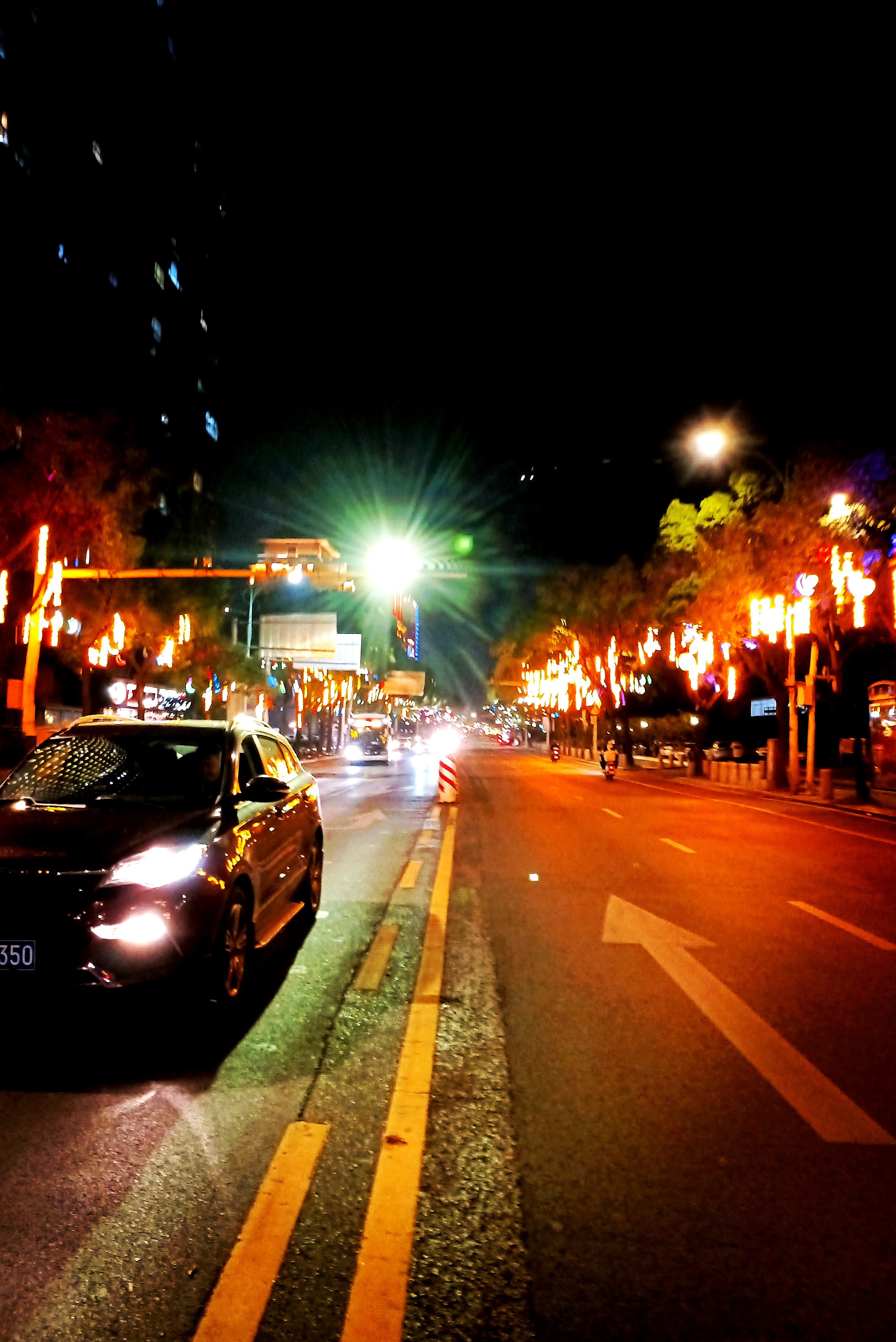 99 每当夜幕降临之时,我散步在老家九江的街道上,就被高楼大厦